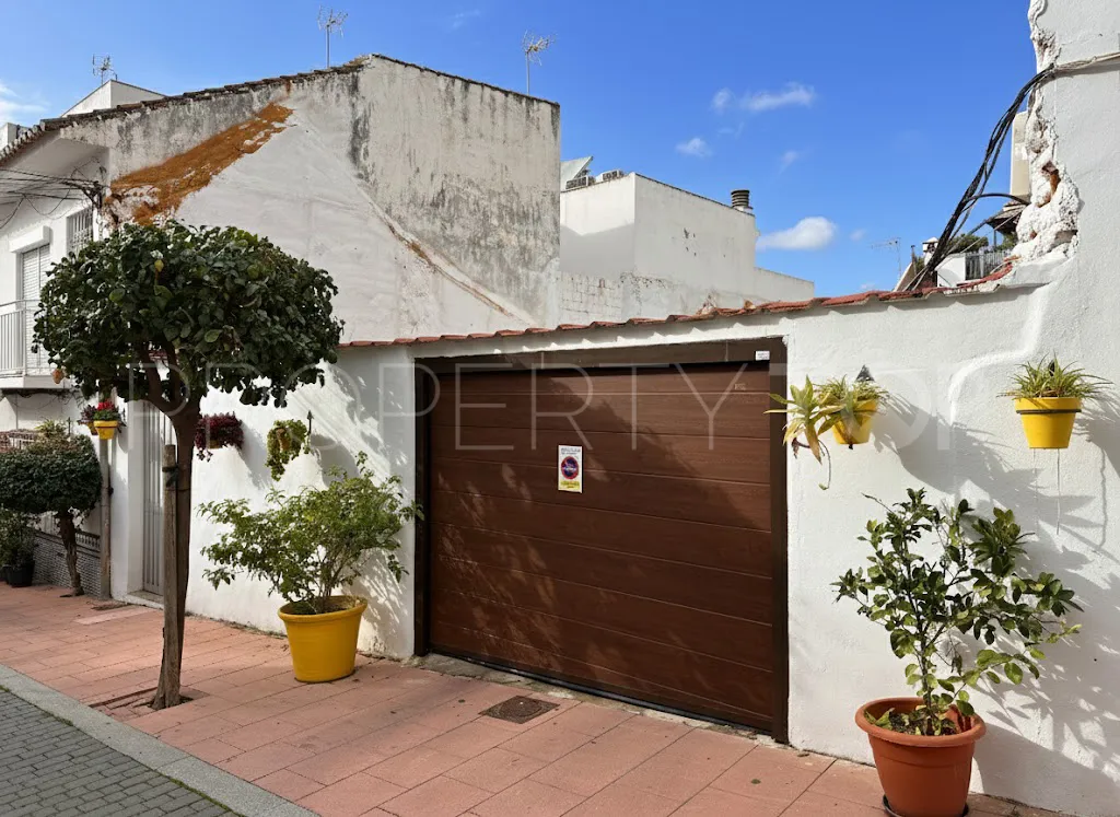 For sale town house in Estepona Old Town with 4 bedrooms