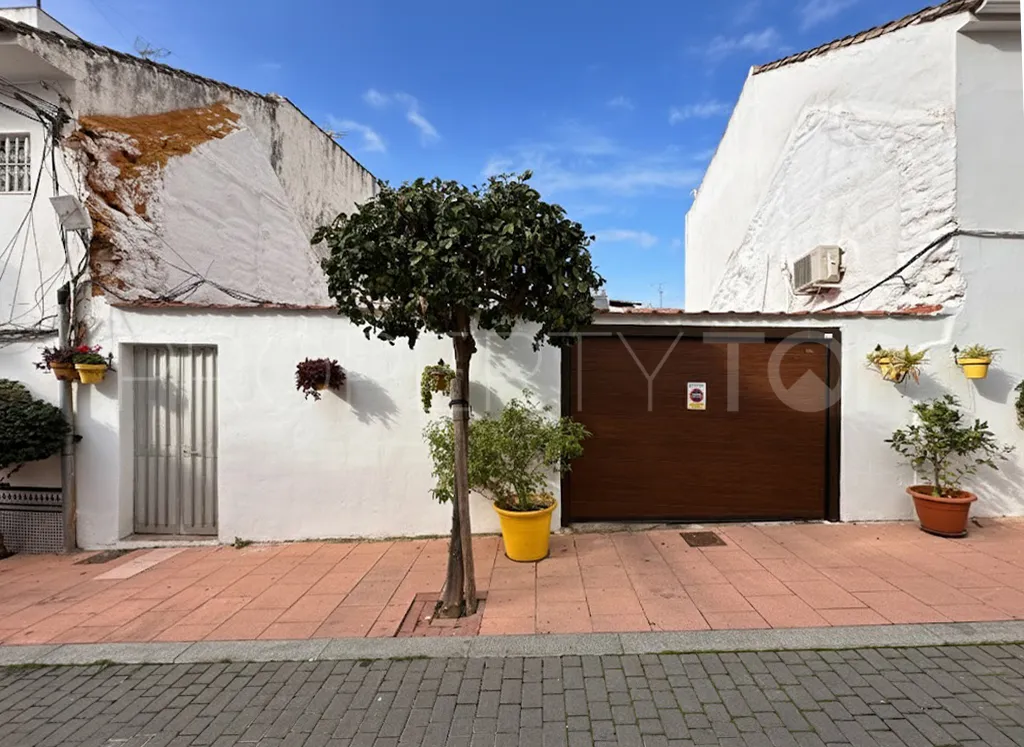 For sale town house in Estepona Old Town with 4 bedrooms