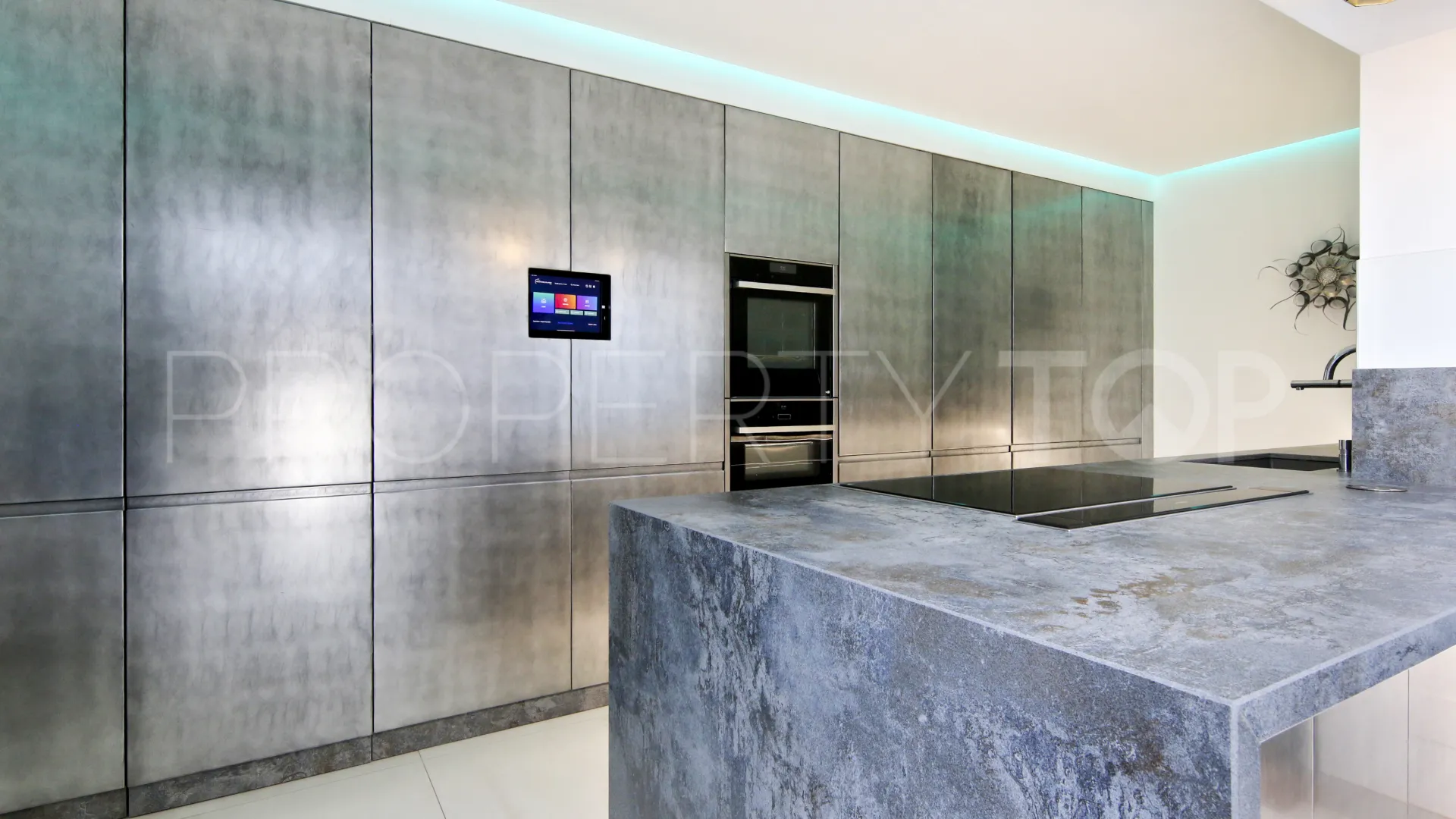 For sale town house in Estepona Old Town with 4 bedrooms