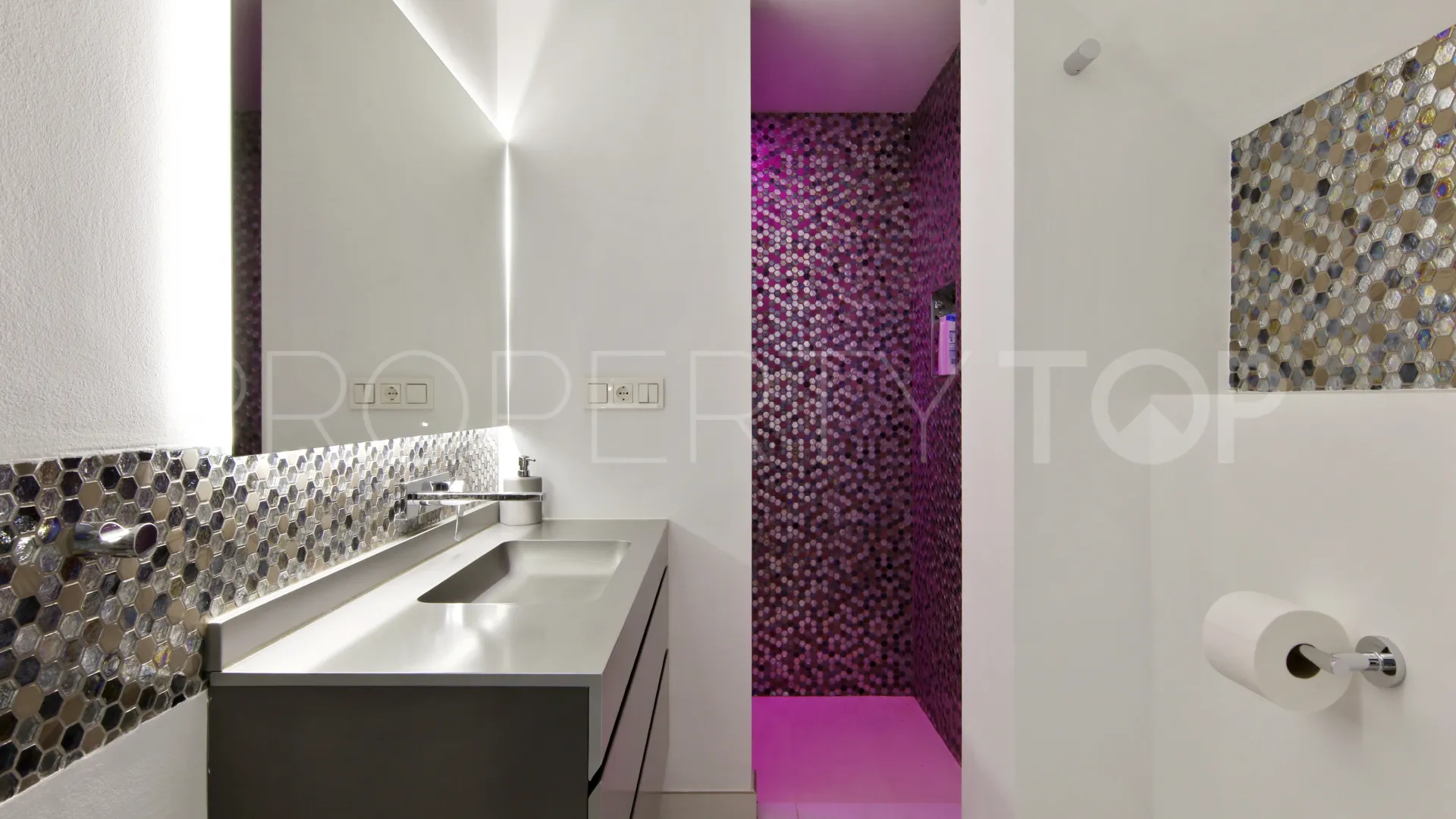 For sale town house in Estepona Old Town with 4 bedrooms
