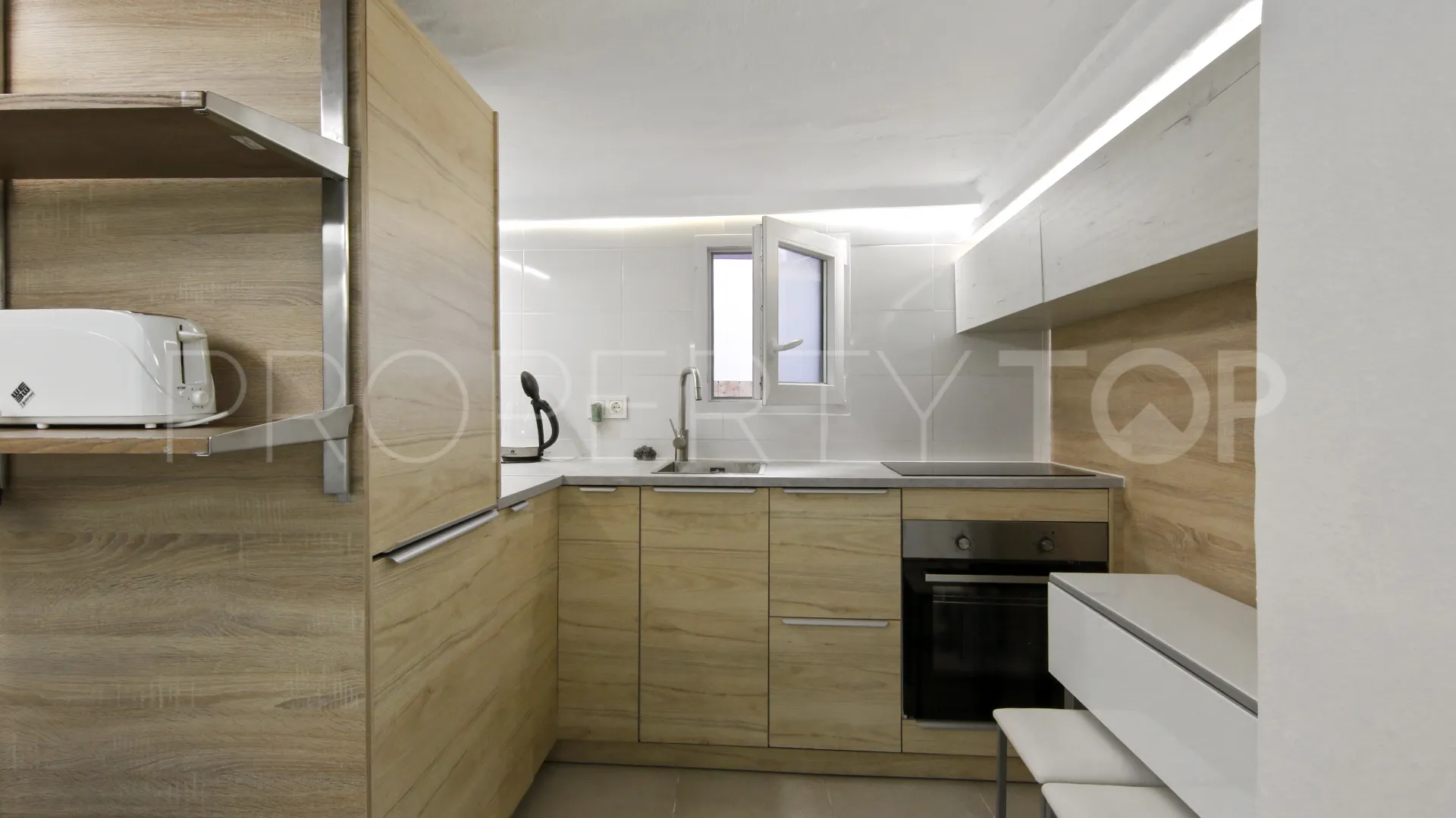 For sale town house in Estepona Old Town with 4 bedrooms