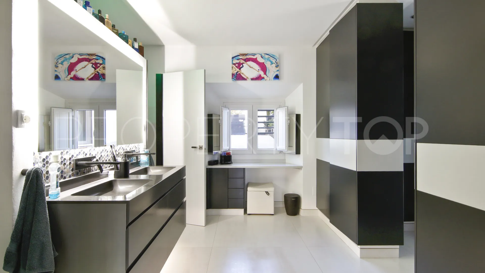 For sale town house in Estepona Old Town with 4 bedrooms