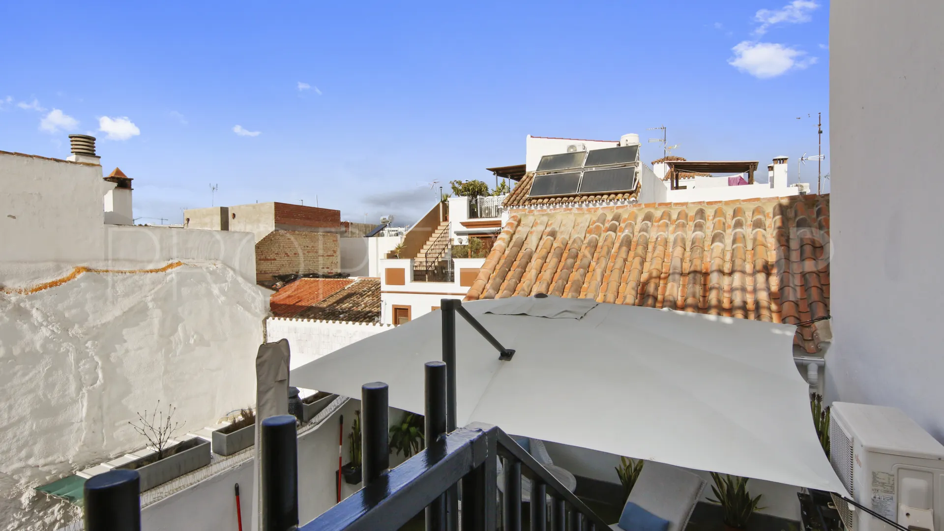 For sale town house in Estepona Old Town with 4 bedrooms