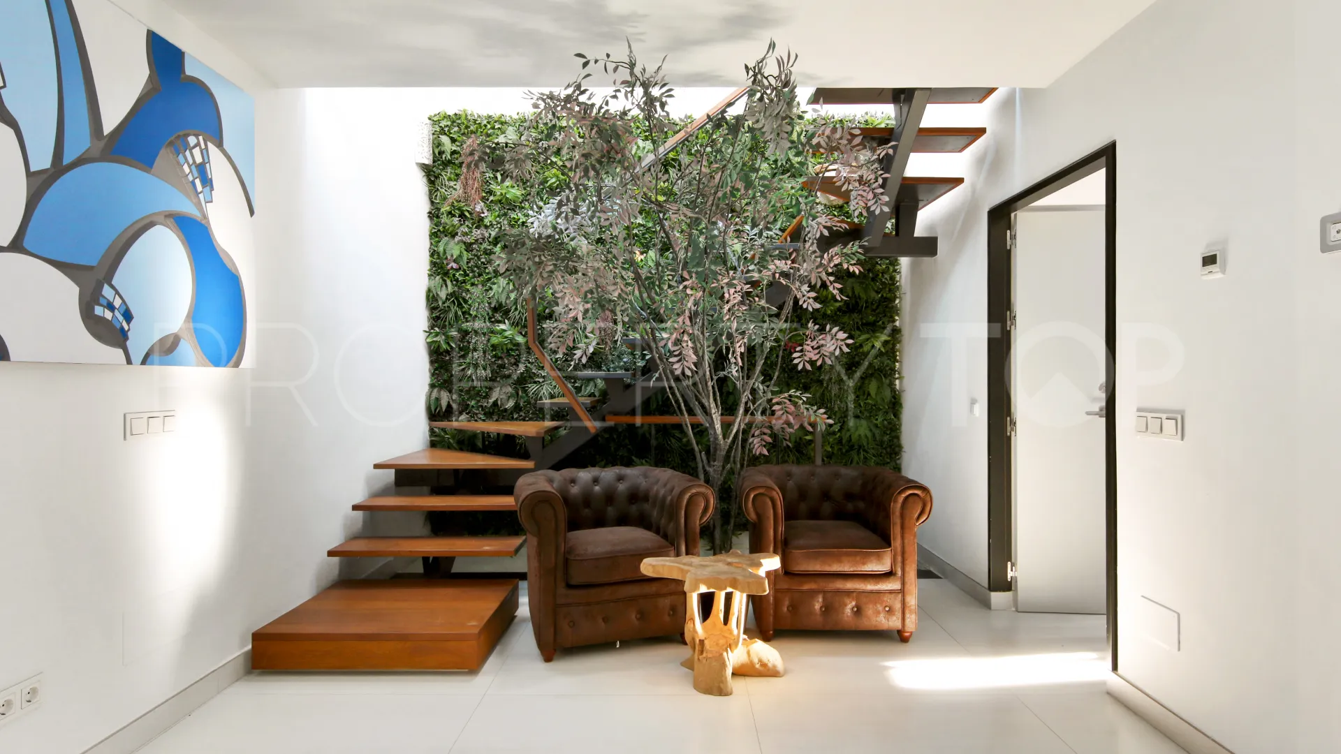 For sale town house in Estepona Old Town with 4 bedrooms