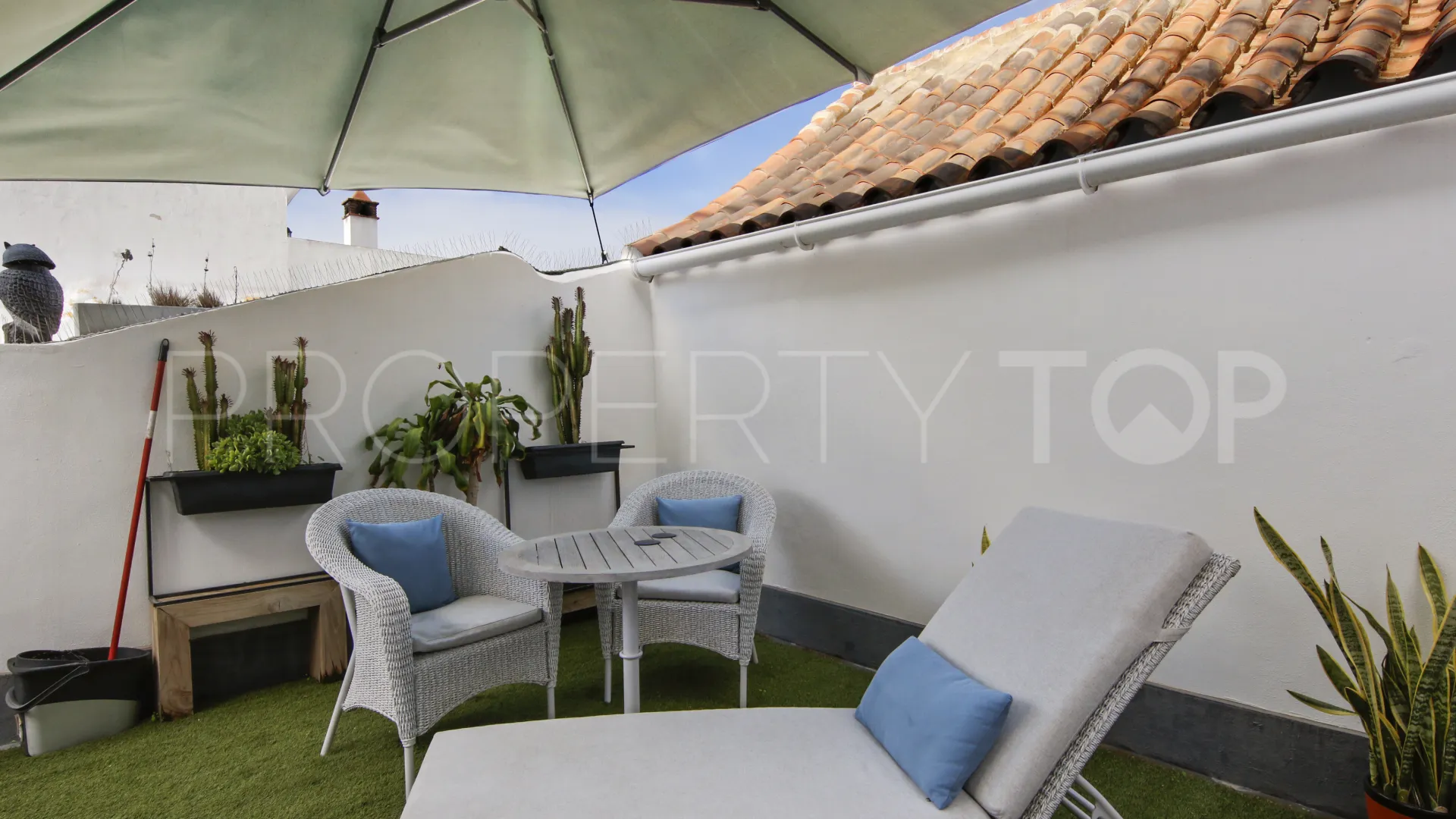 For sale town house in Estepona Old Town with 4 bedrooms