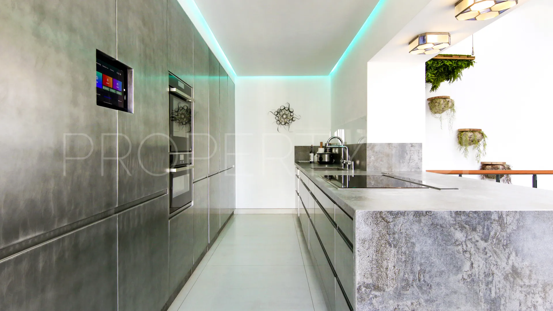 For sale town house in Estepona Old Town with 4 bedrooms