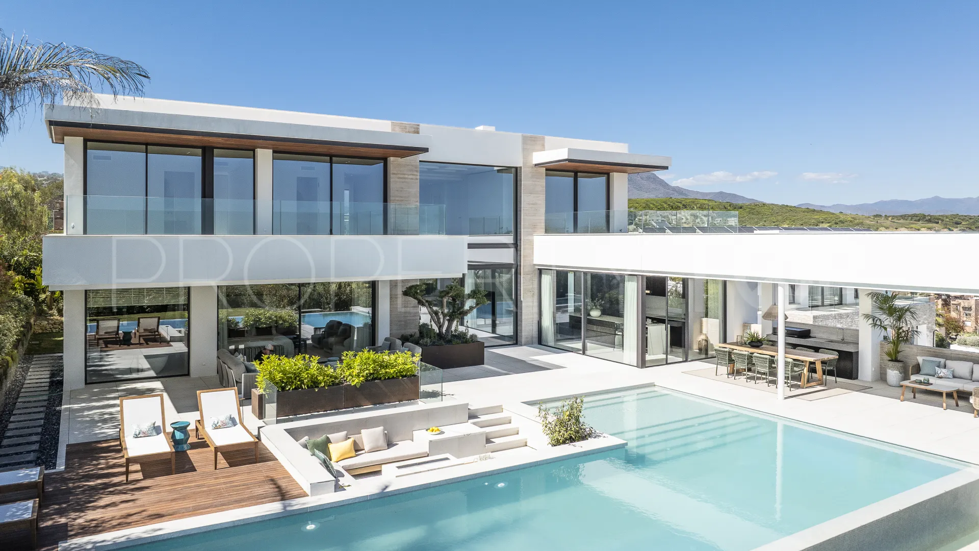 Buy Majestic villa with 4 bedrooms