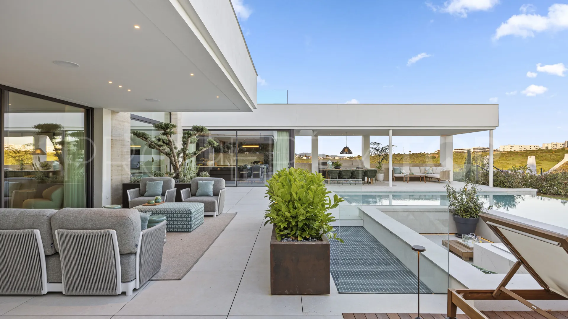 Buy Majestic villa with 4 bedrooms