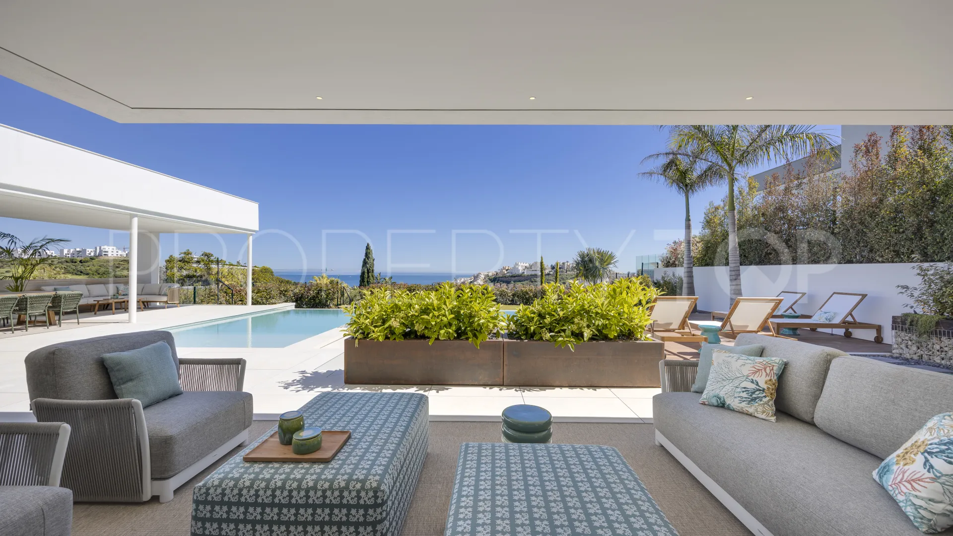 Buy Majestic villa with 4 bedrooms