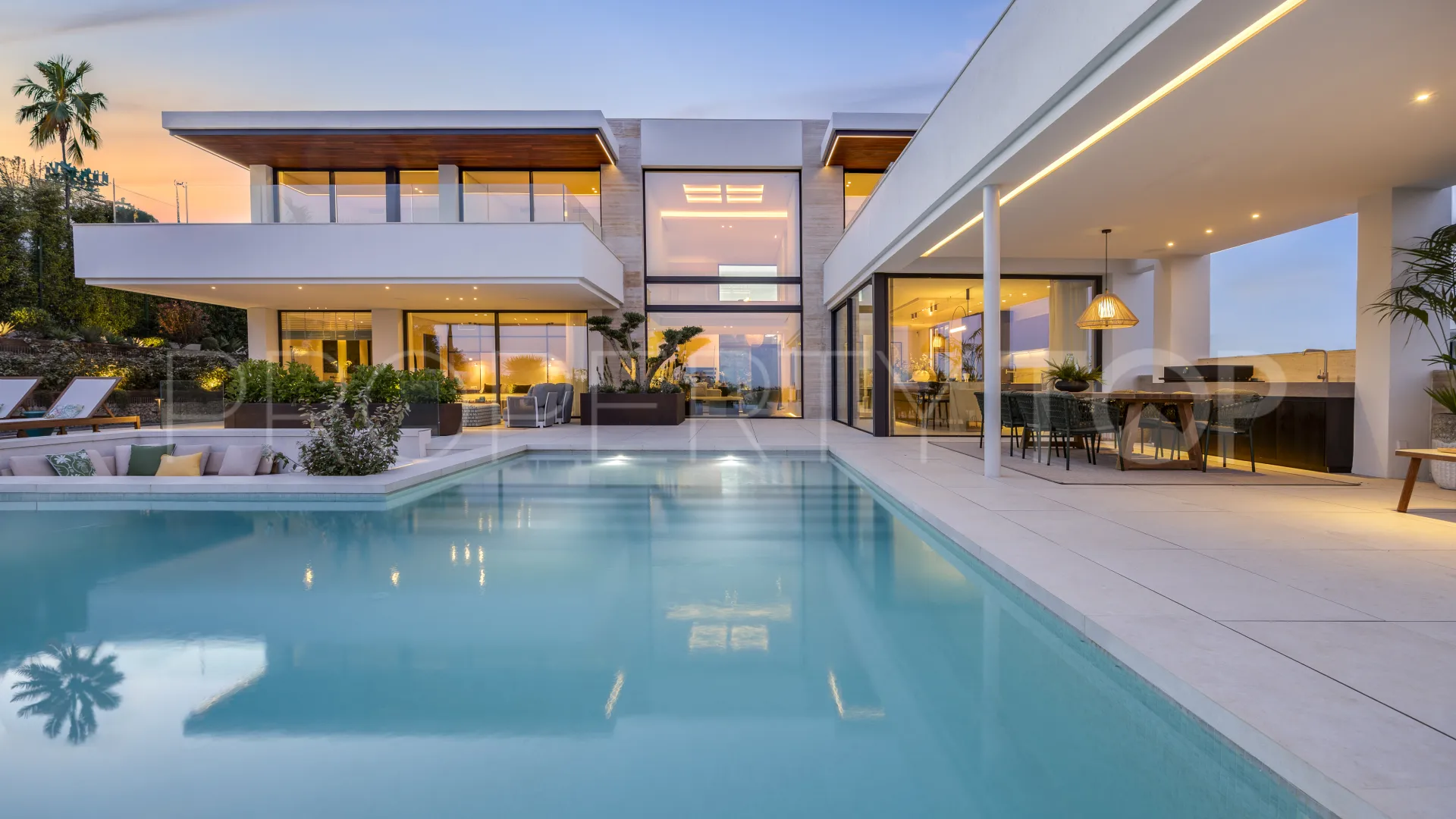 Buy Majestic villa with 4 bedrooms