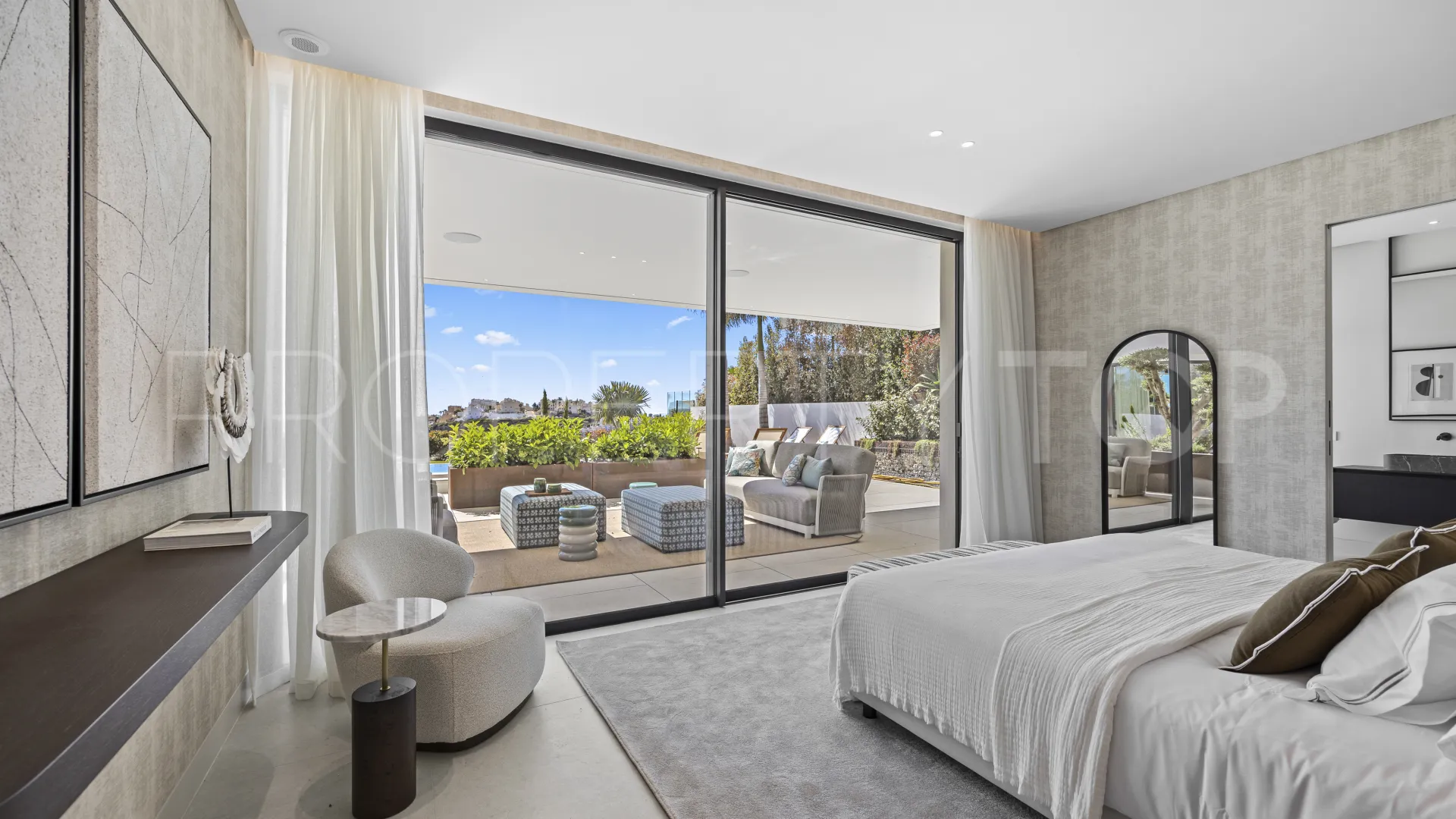 Buy Majestic villa with 4 bedrooms