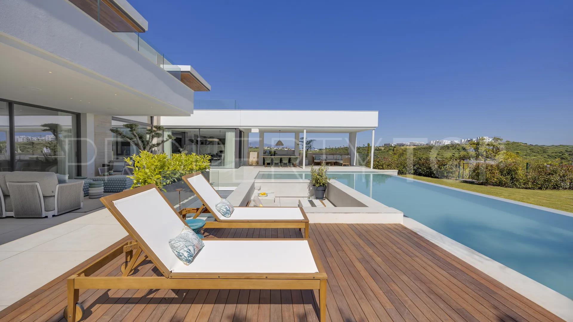 Buy Majestic villa with 4 bedrooms