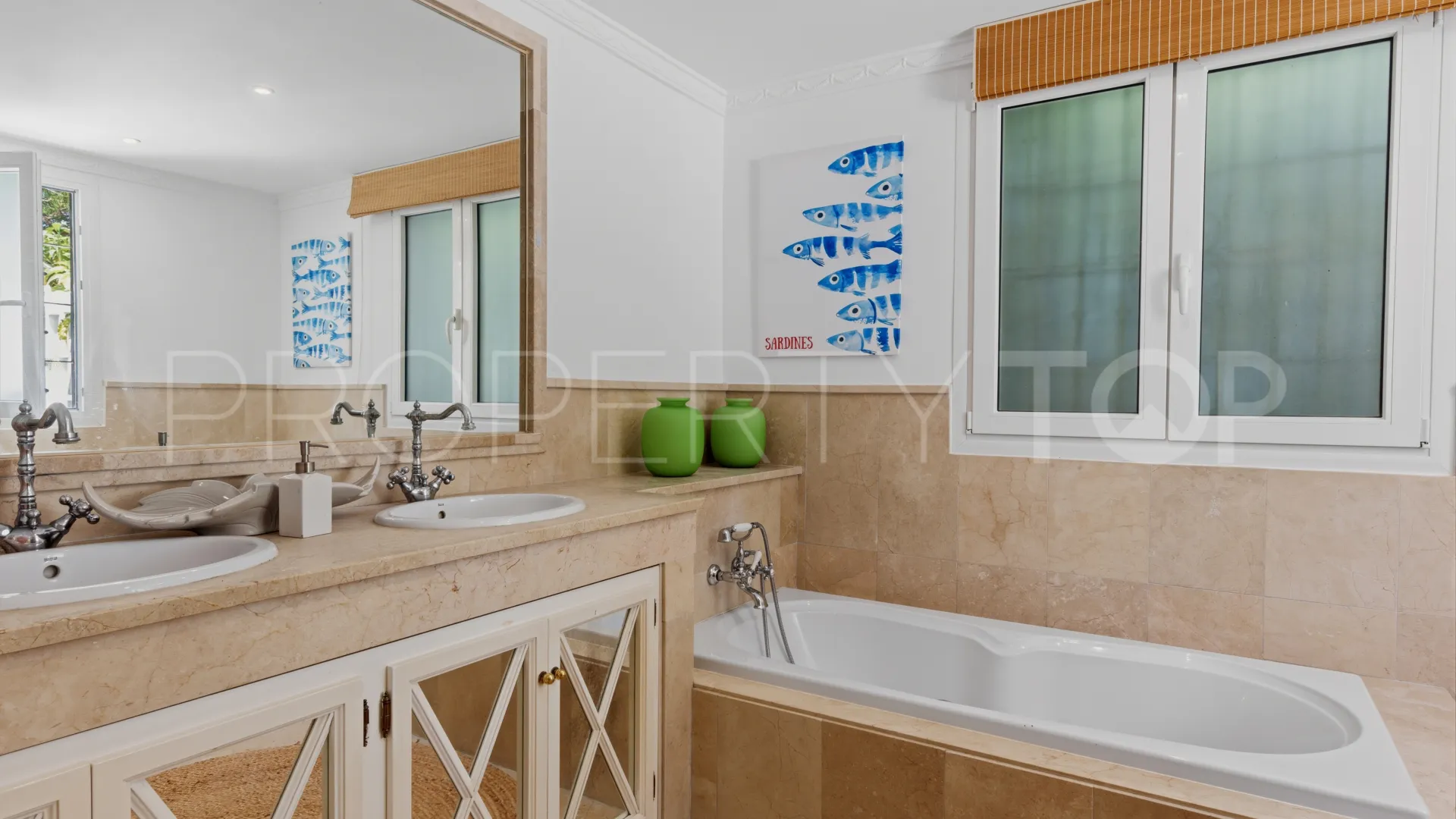 Villa in Casasola for sale