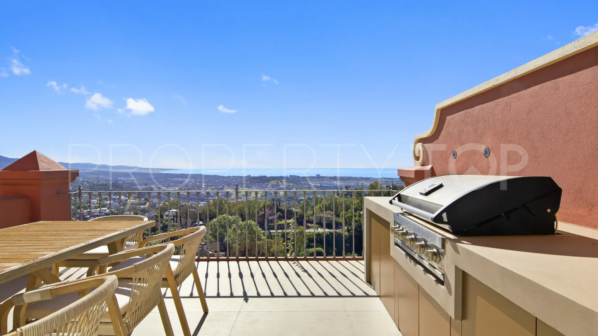 Se vende atico duplex en Monte Halcones