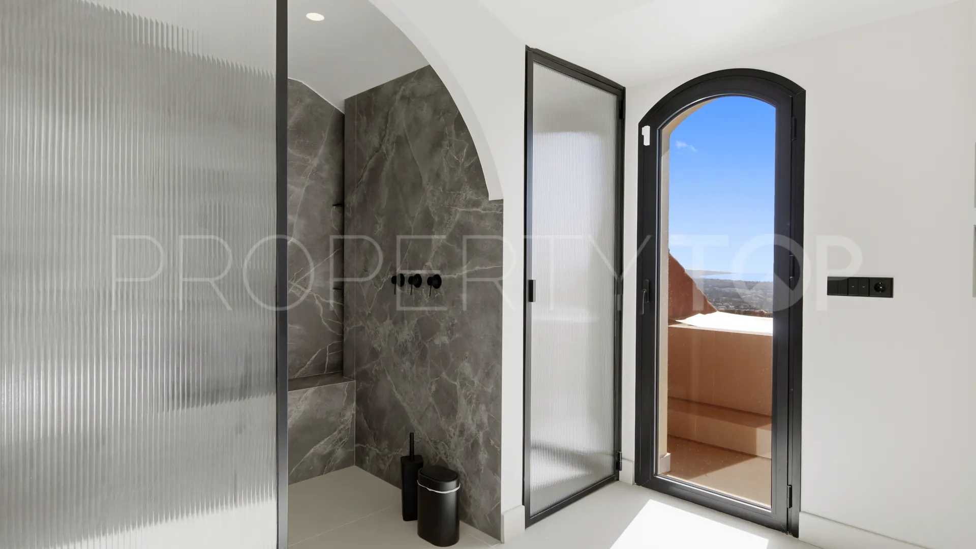 Se vende atico duplex en Monte Halcones
