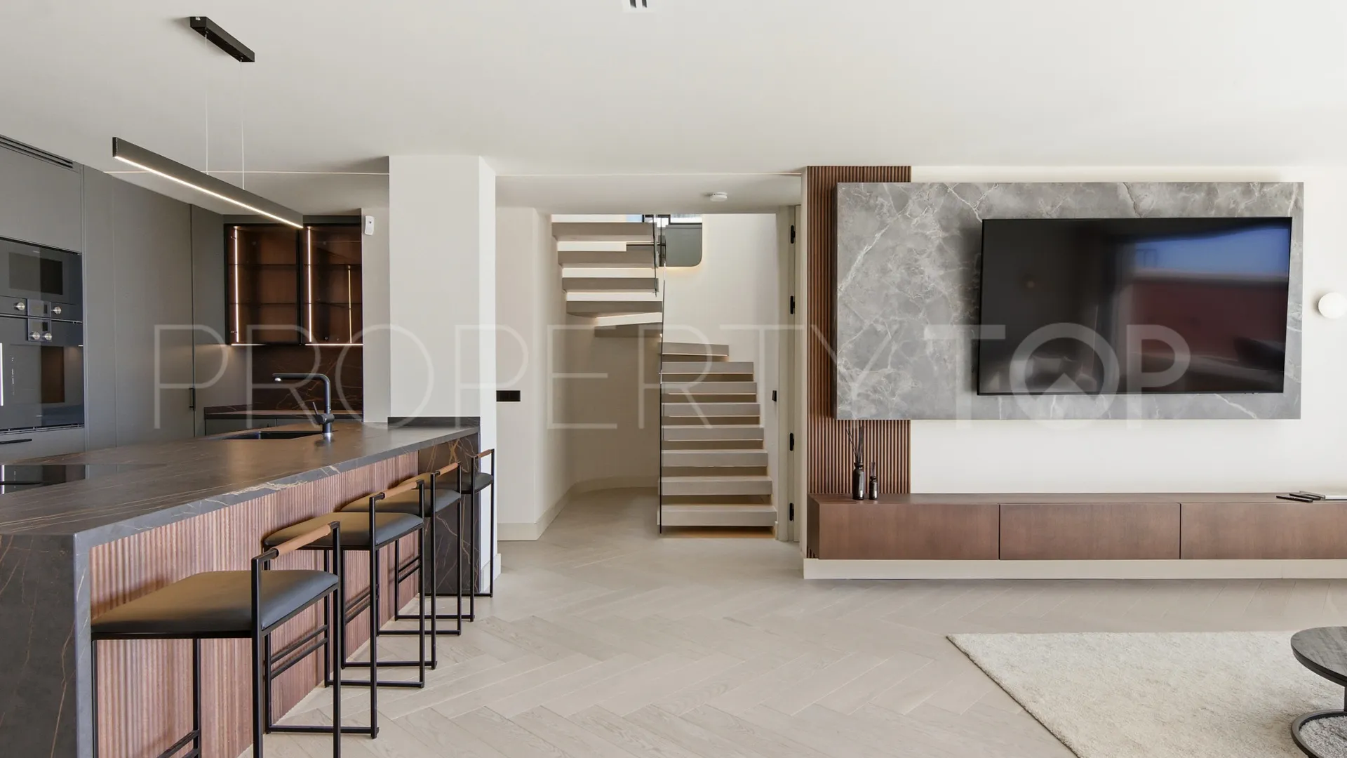 Se vende atico duplex en Monte Halcones
