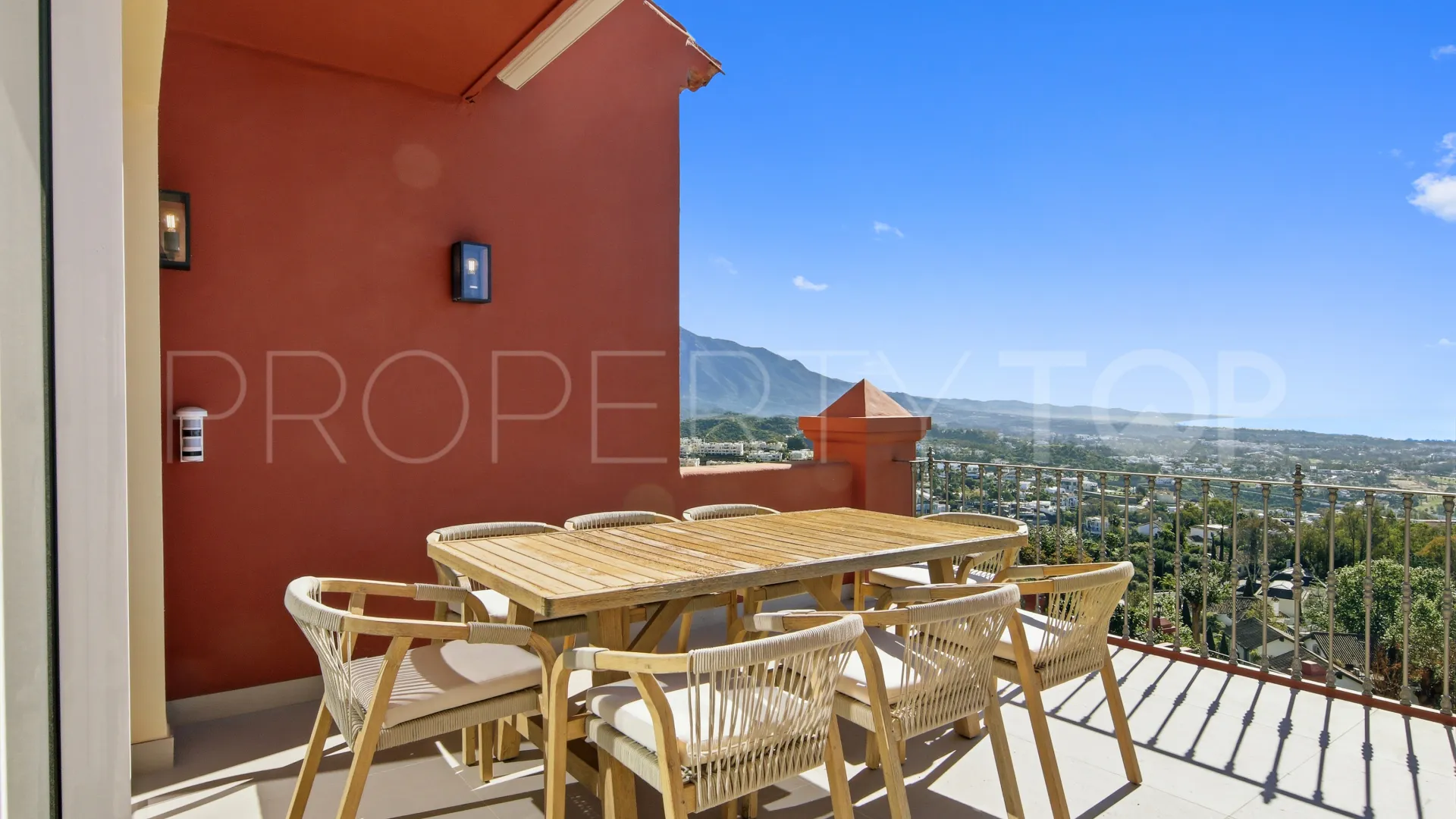 Se vende atico duplex en Monte Halcones