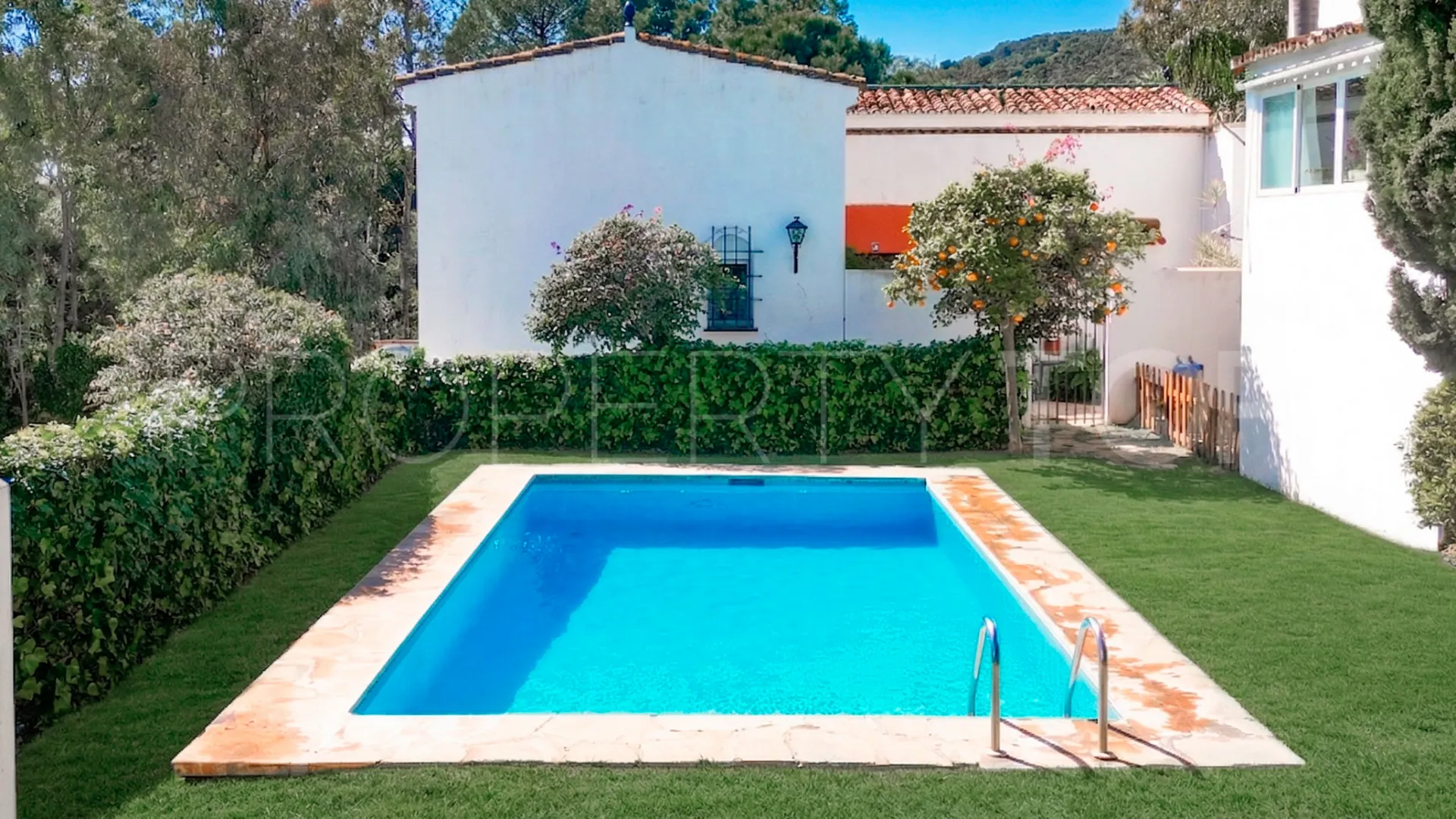 Villa pareada con 2 dormitorios en venta en El Padron
