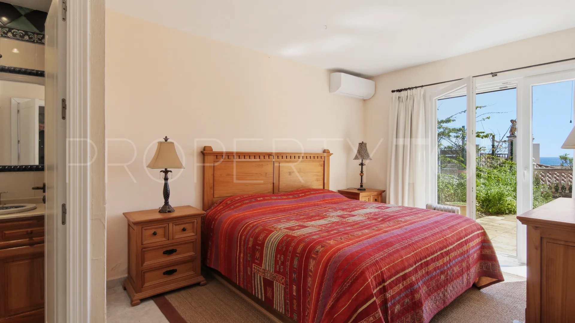 Buy villa in Bahia Dorada