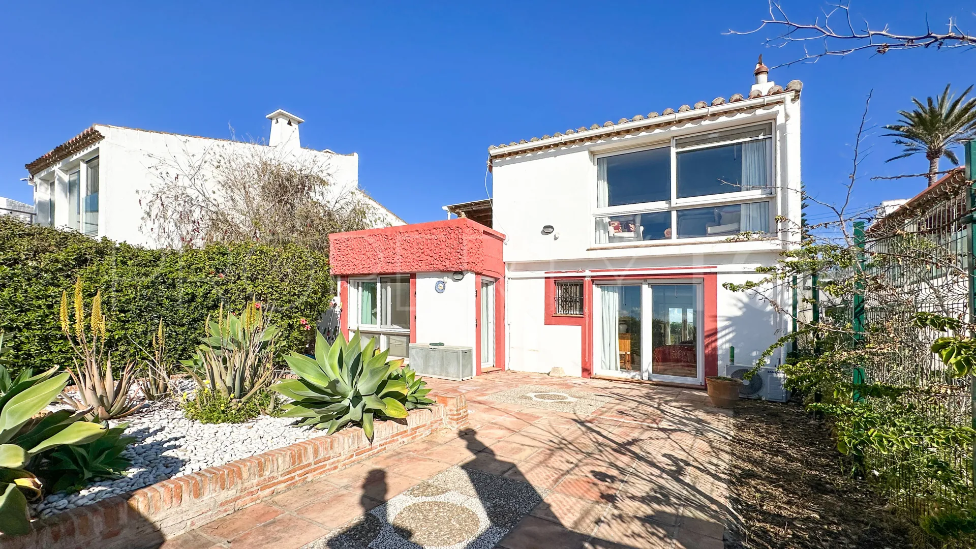 Buy villa in Bahia Dorada