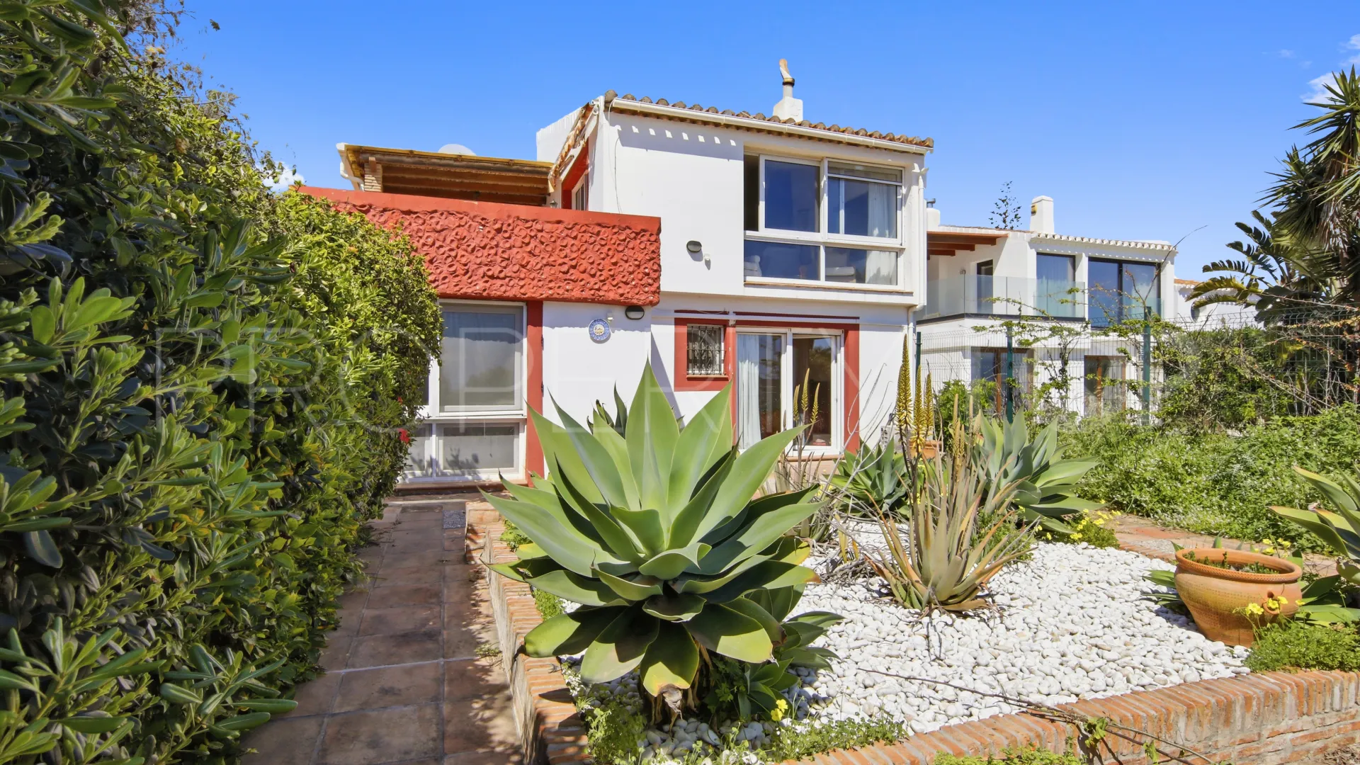 Buy villa in Bahia Dorada