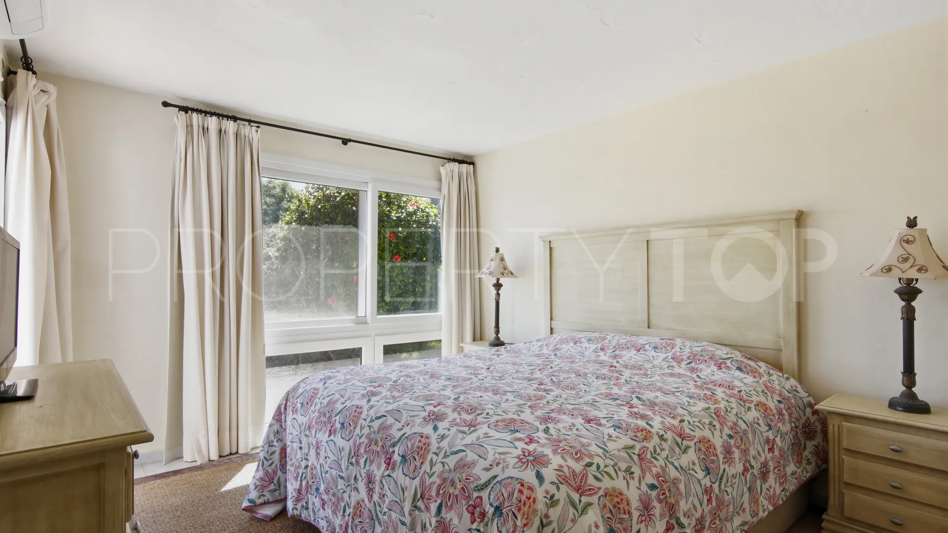 Buy villa in Bahia Dorada