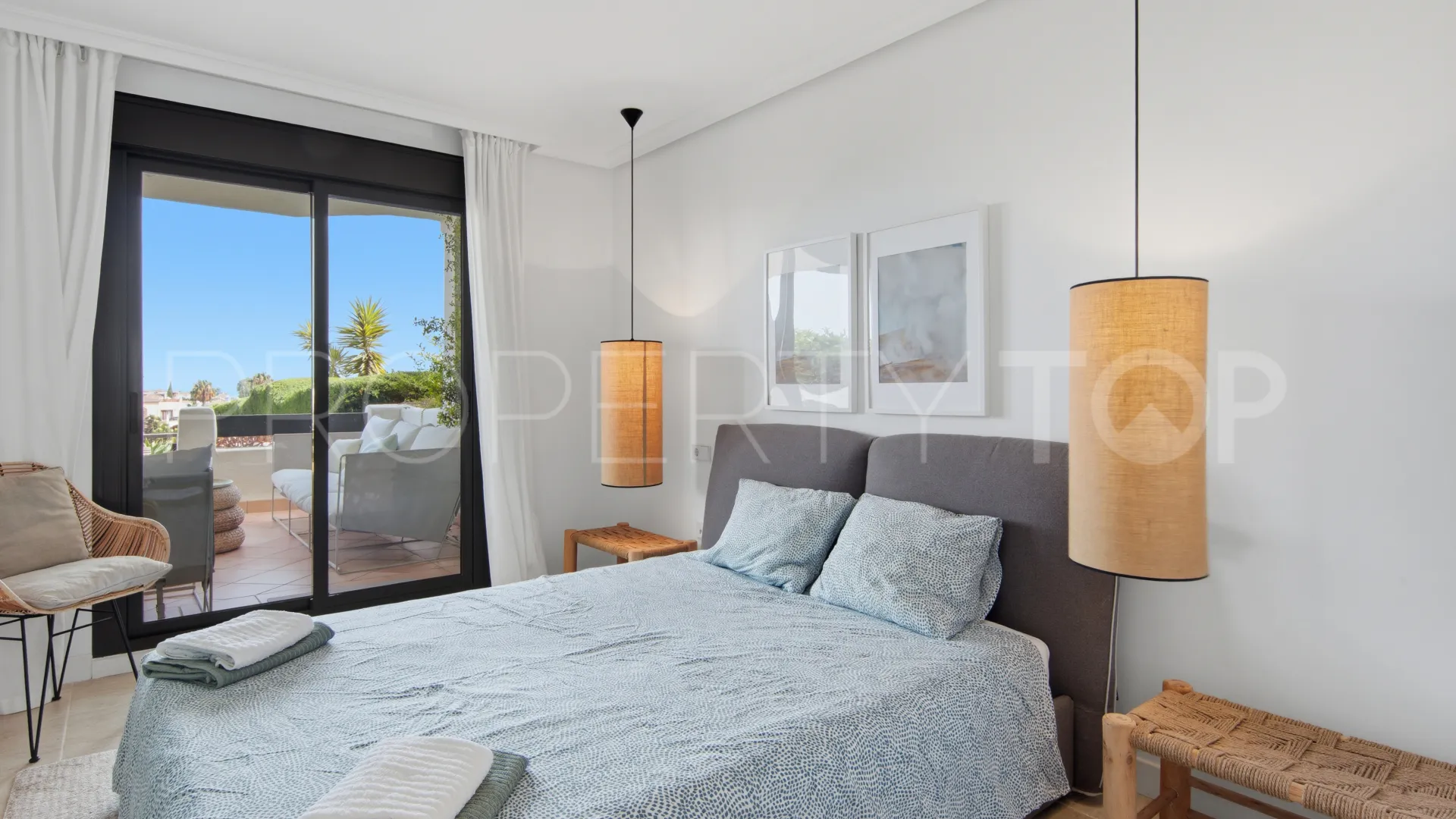 Apartamento planta baja a la venta en Selwo de 2 dormitorios
