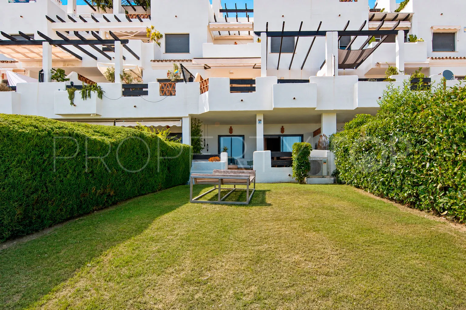 Apartamento planta baja a la venta en Selwo de 2 dormitorios