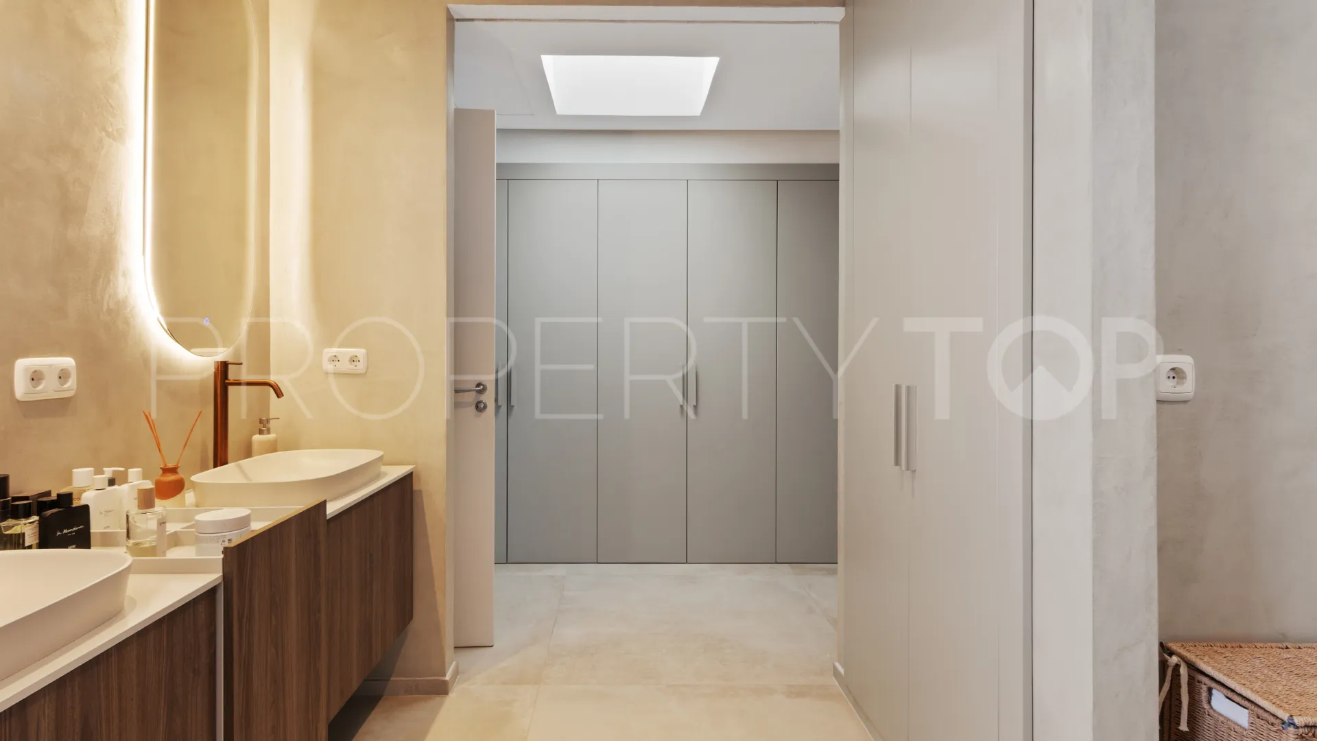 3 bedrooms duplex penthouse for sale in Alcazaba Beach