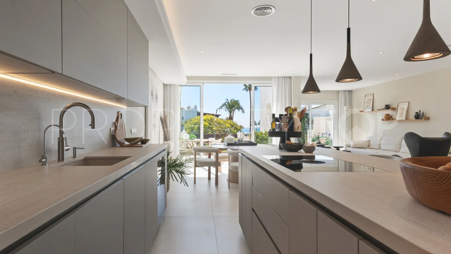 3 bedrooms duplex penthouse for sale in Alcazaba Beach