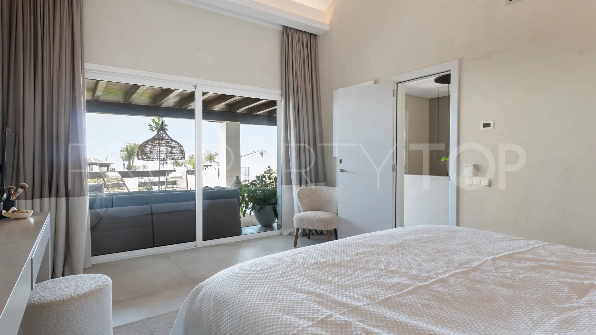 3 bedrooms duplex penthouse for sale in Alcazaba Beach