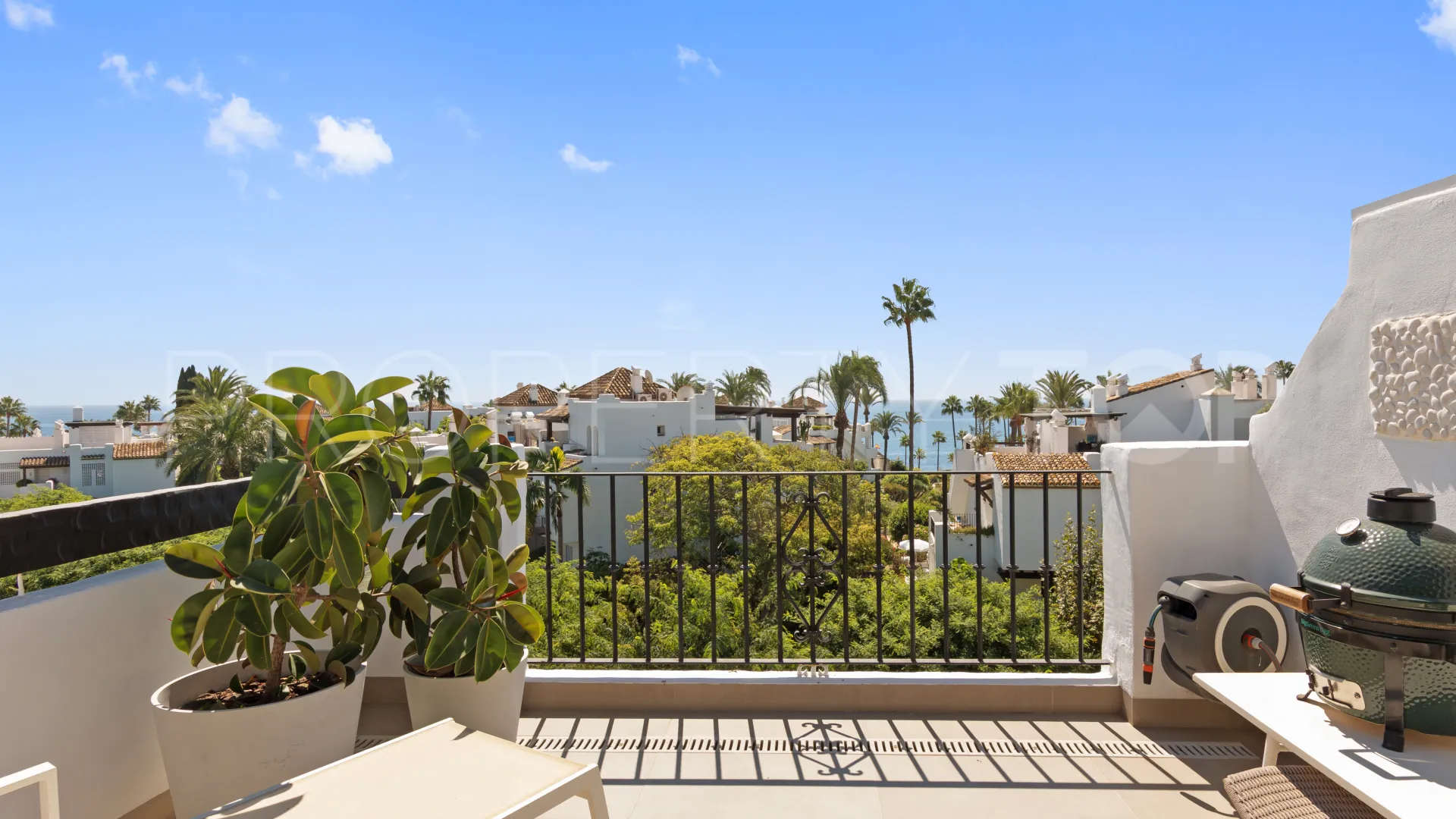 3 bedrooms duplex penthouse for sale in Alcazaba Beach