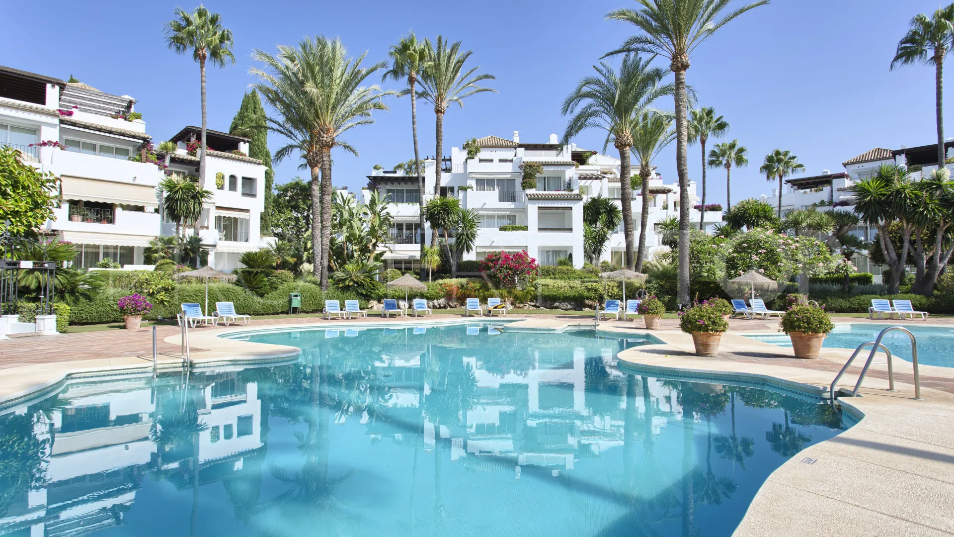 3 bedrooms duplex penthouse for sale in Alcazaba Beach