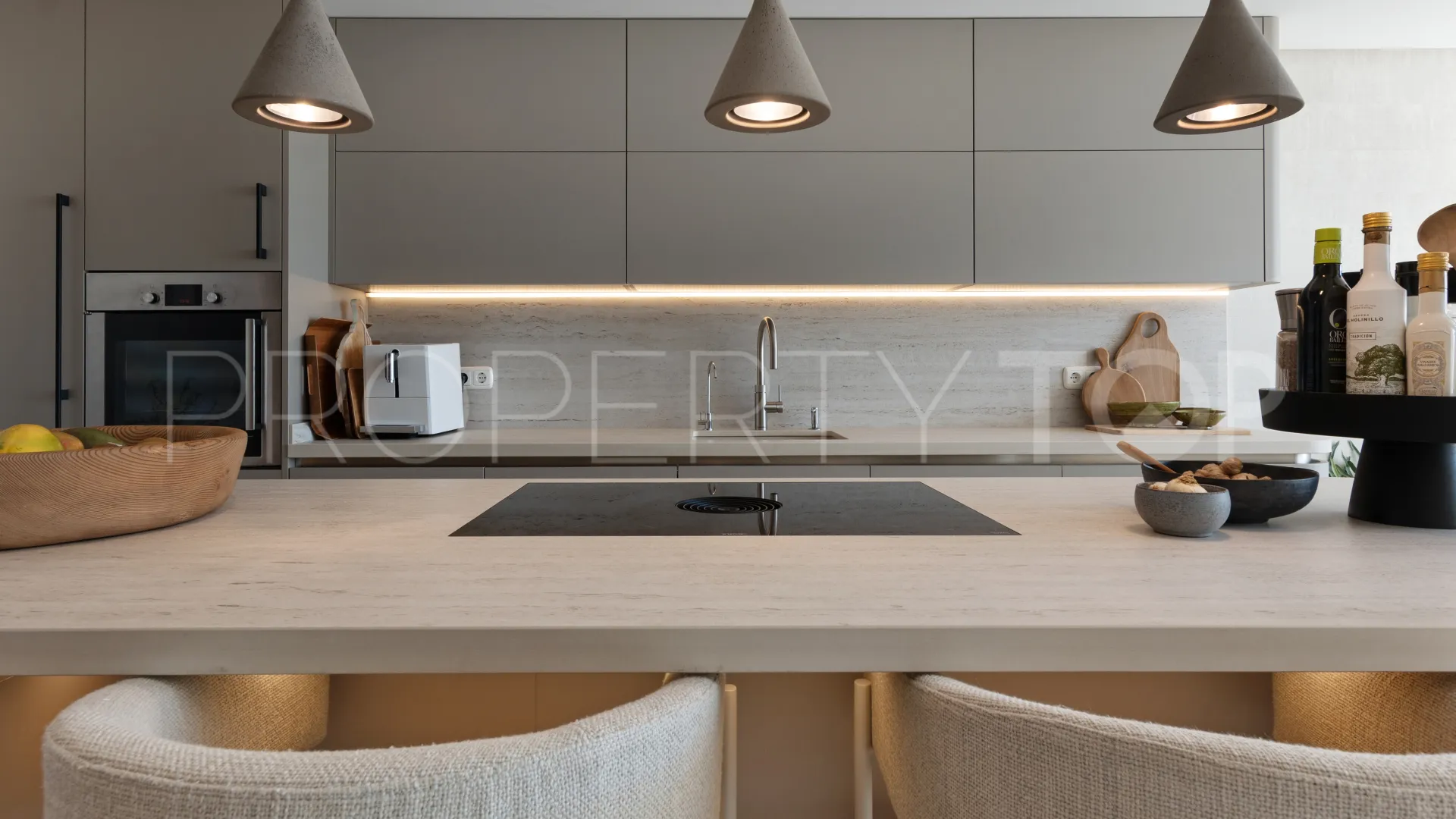 3 bedrooms duplex penthouse for sale in Alcazaba Beach