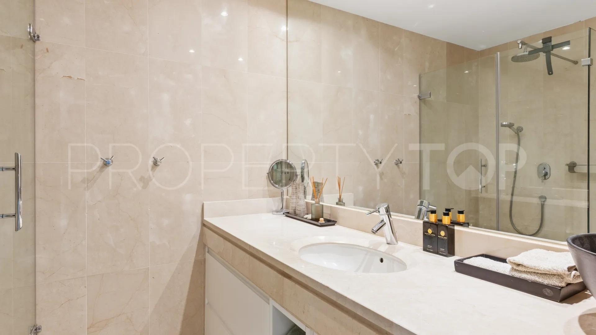 3 bedrooms duplex penthouse for sale in Alcazaba Beach