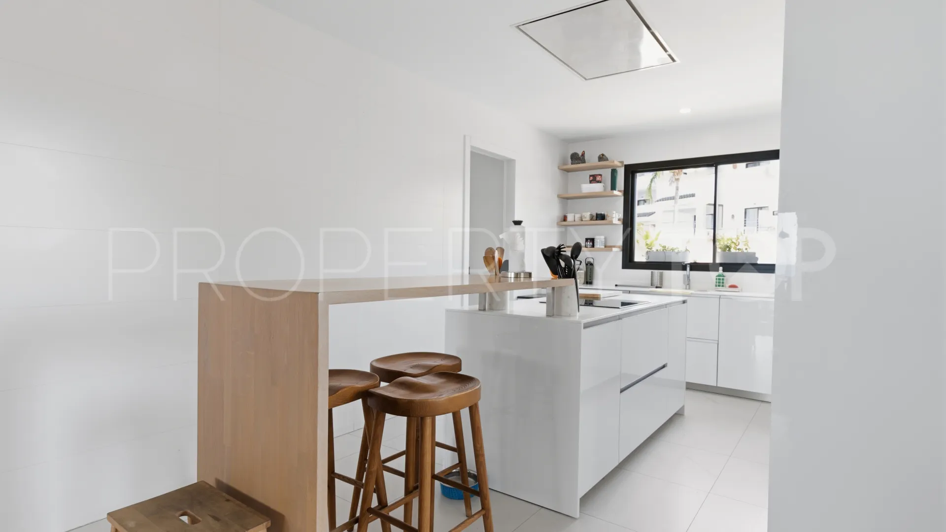Buy apartment with 4 bedrooms in Mirador de Estepona Hills