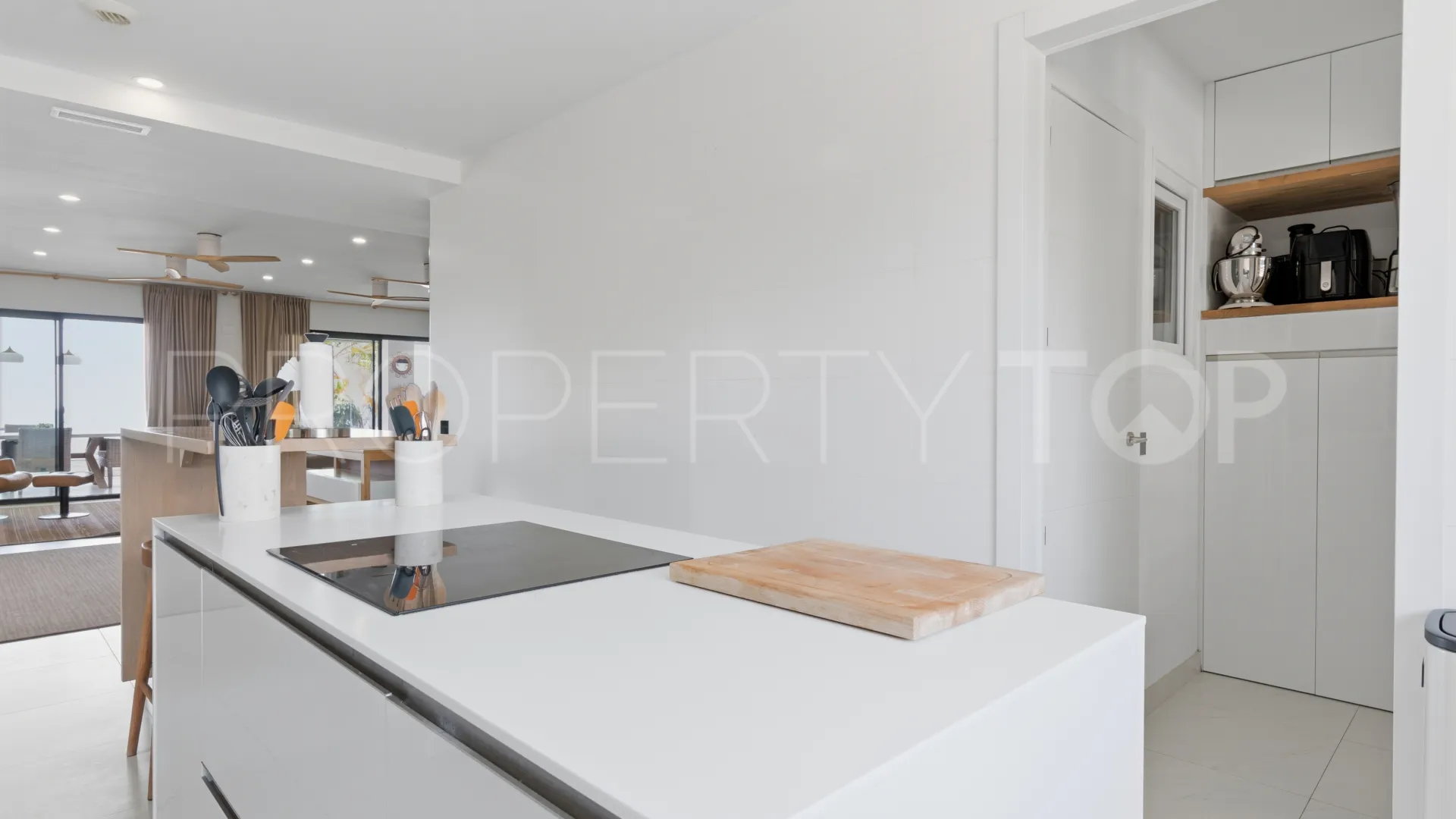 Buy apartment with 4 bedrooms in Mirador de Estepona Hills