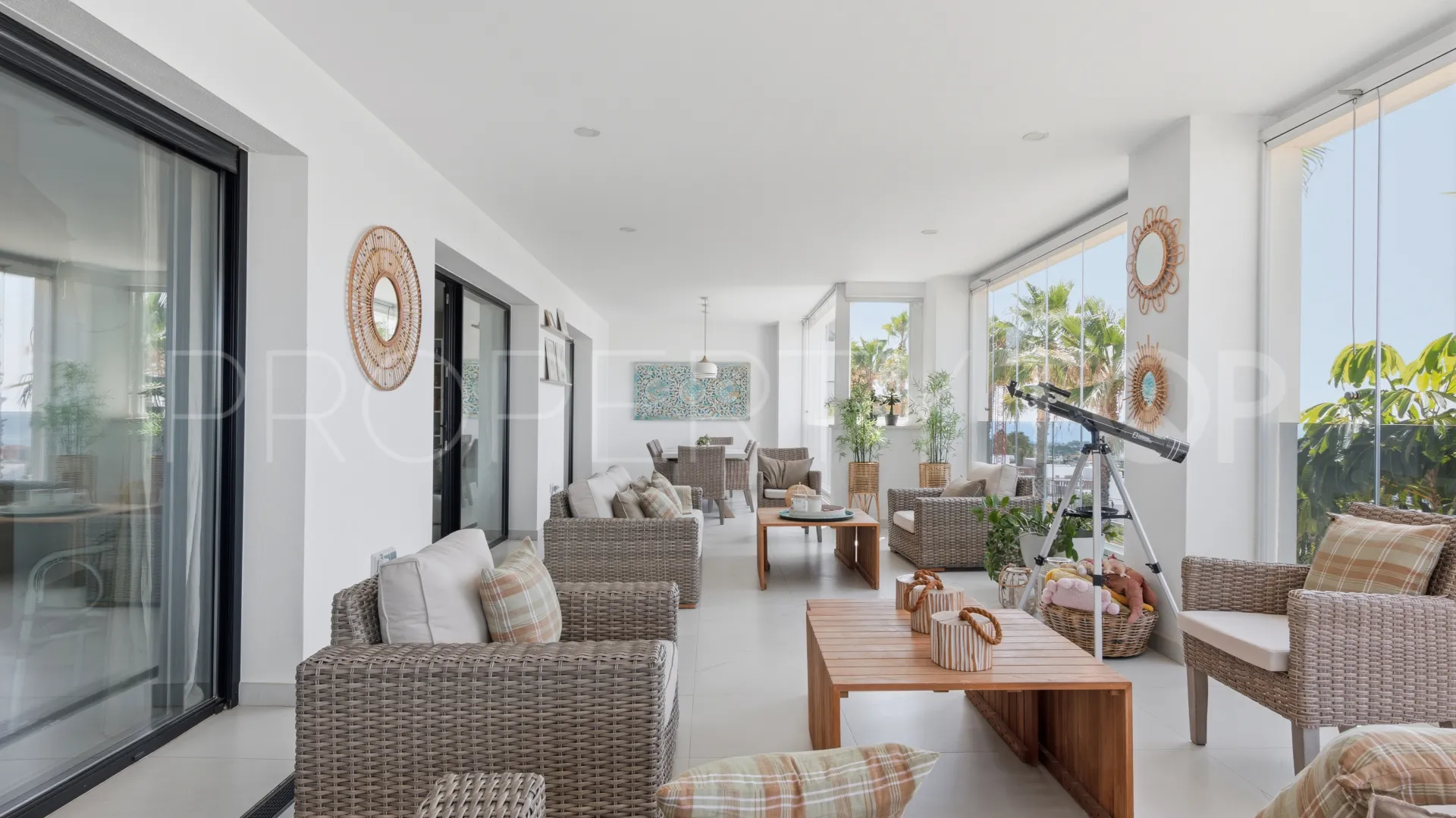 Buy apartment with 4 bedrooms in Mirador de Estepona Hills