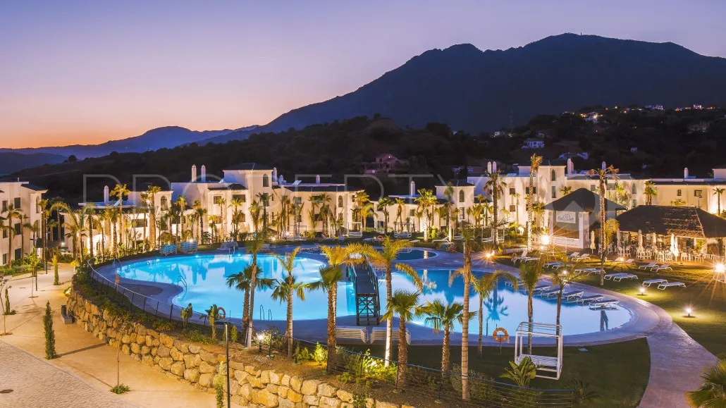 Buy apartment with 4 bedrooms in Mirador de Estepona Hills