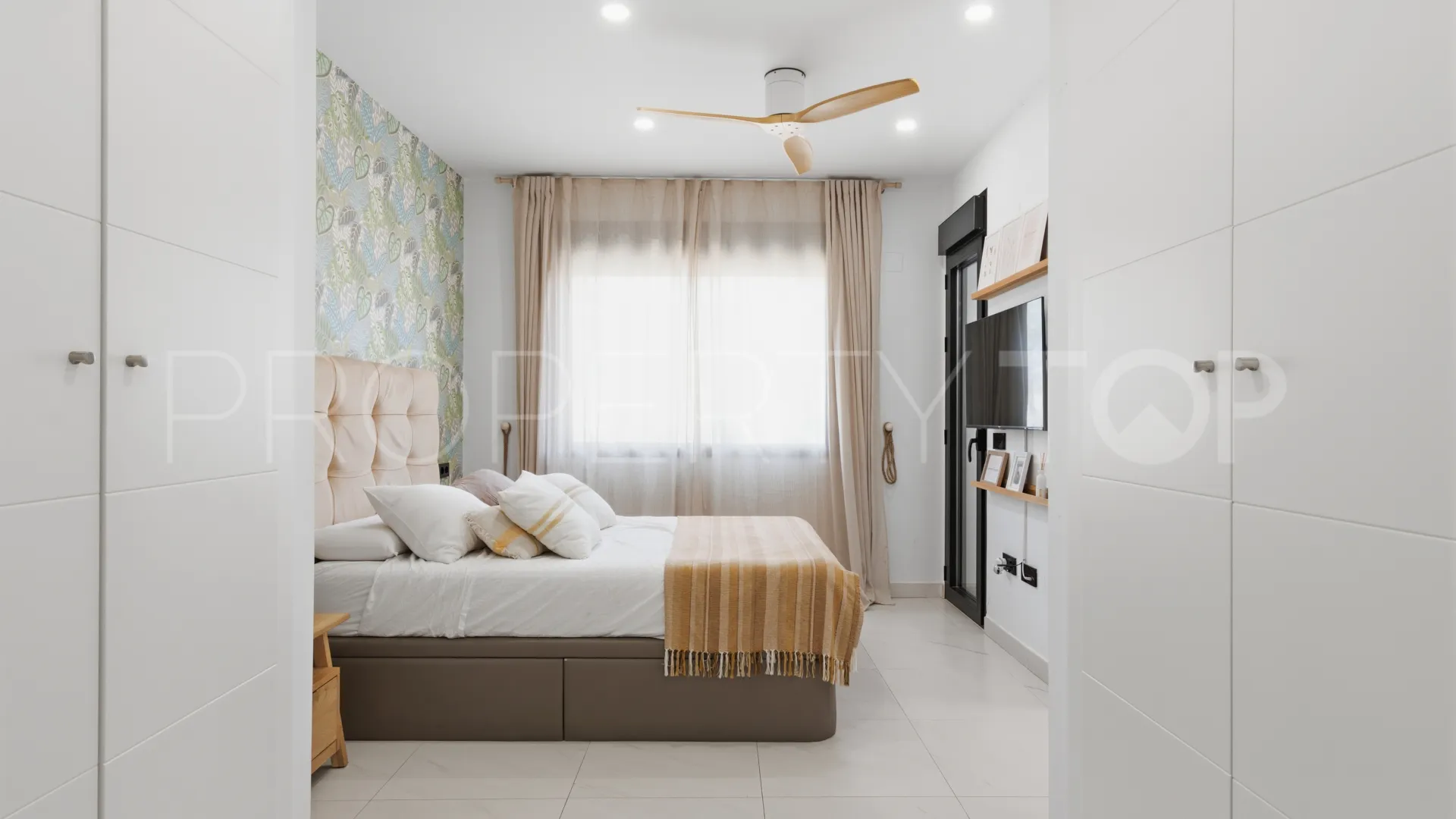 Buy apartment with 4 bedrooms in Mirador de Estepona Hills
