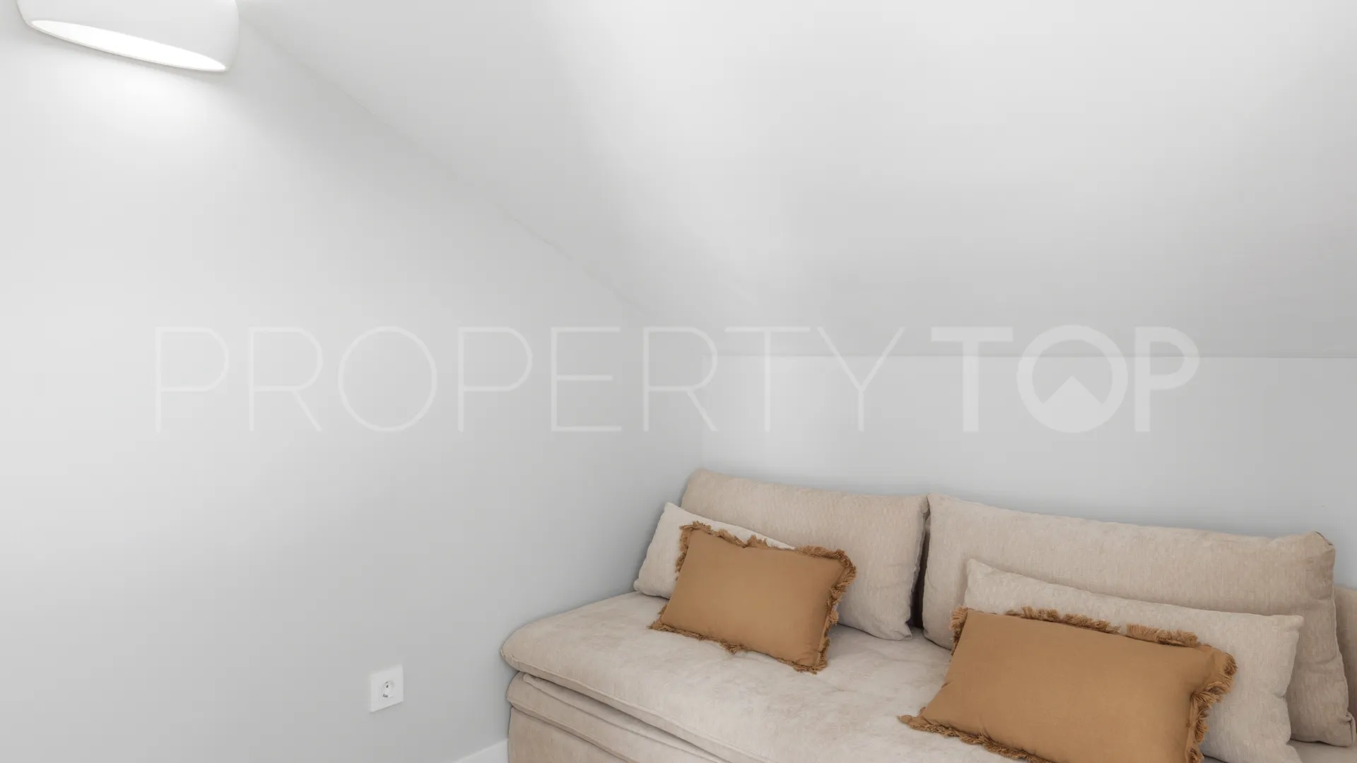 For sale town house in Estepona Old Town with 2 bedrooms