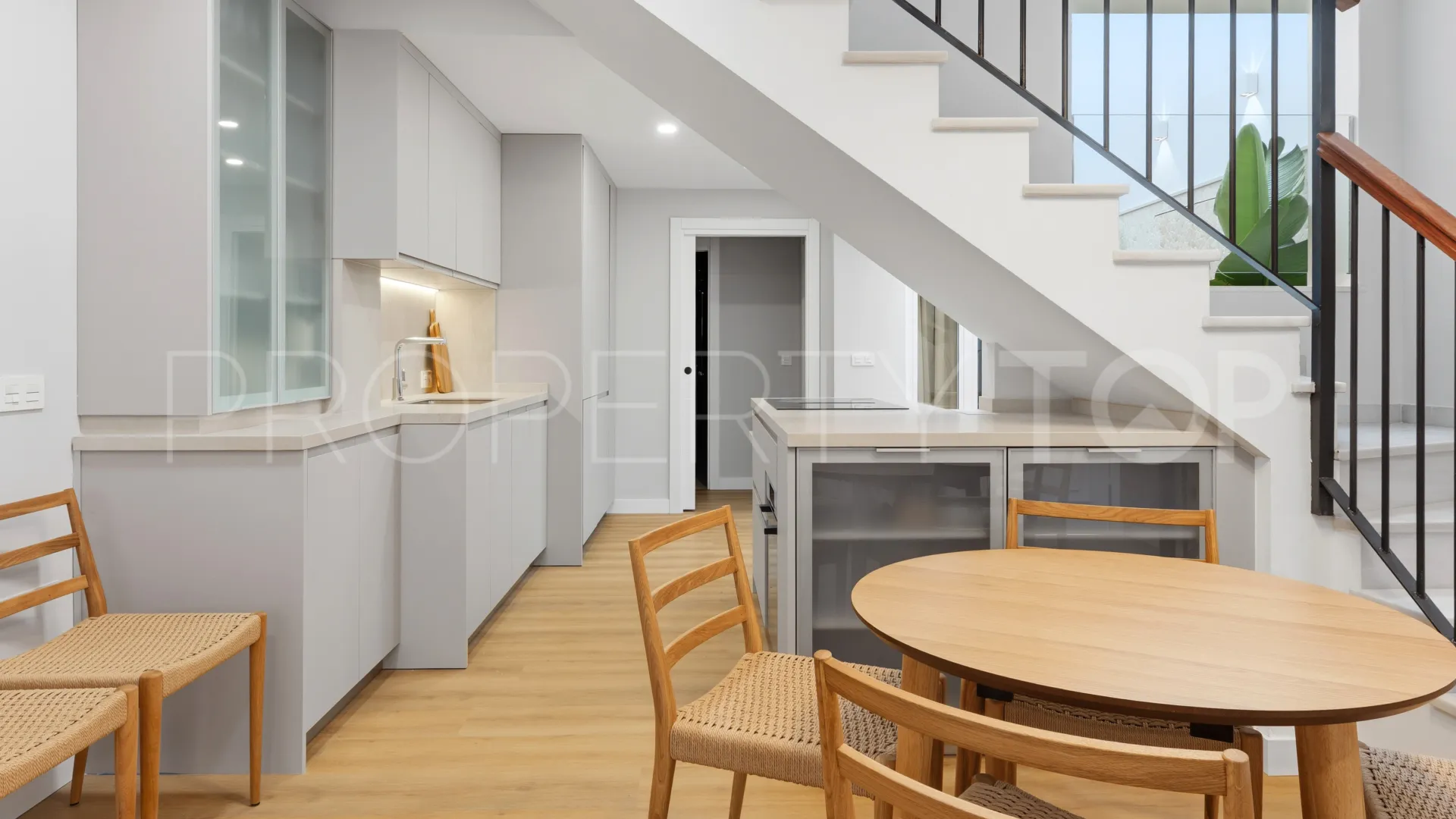 For sale town house in Estepona Old Town with 2 bedrooms
