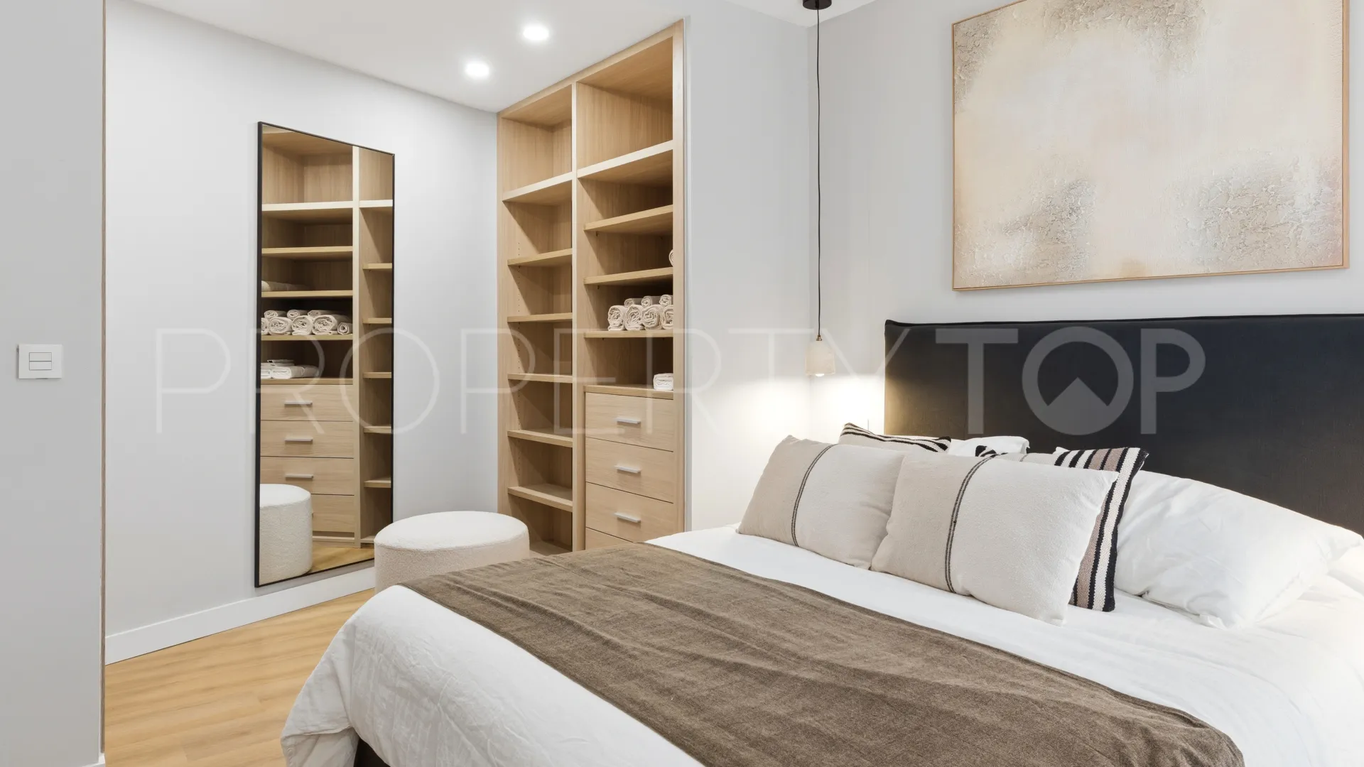 For sale town house in Estepona Old Town with 2 bedrooms