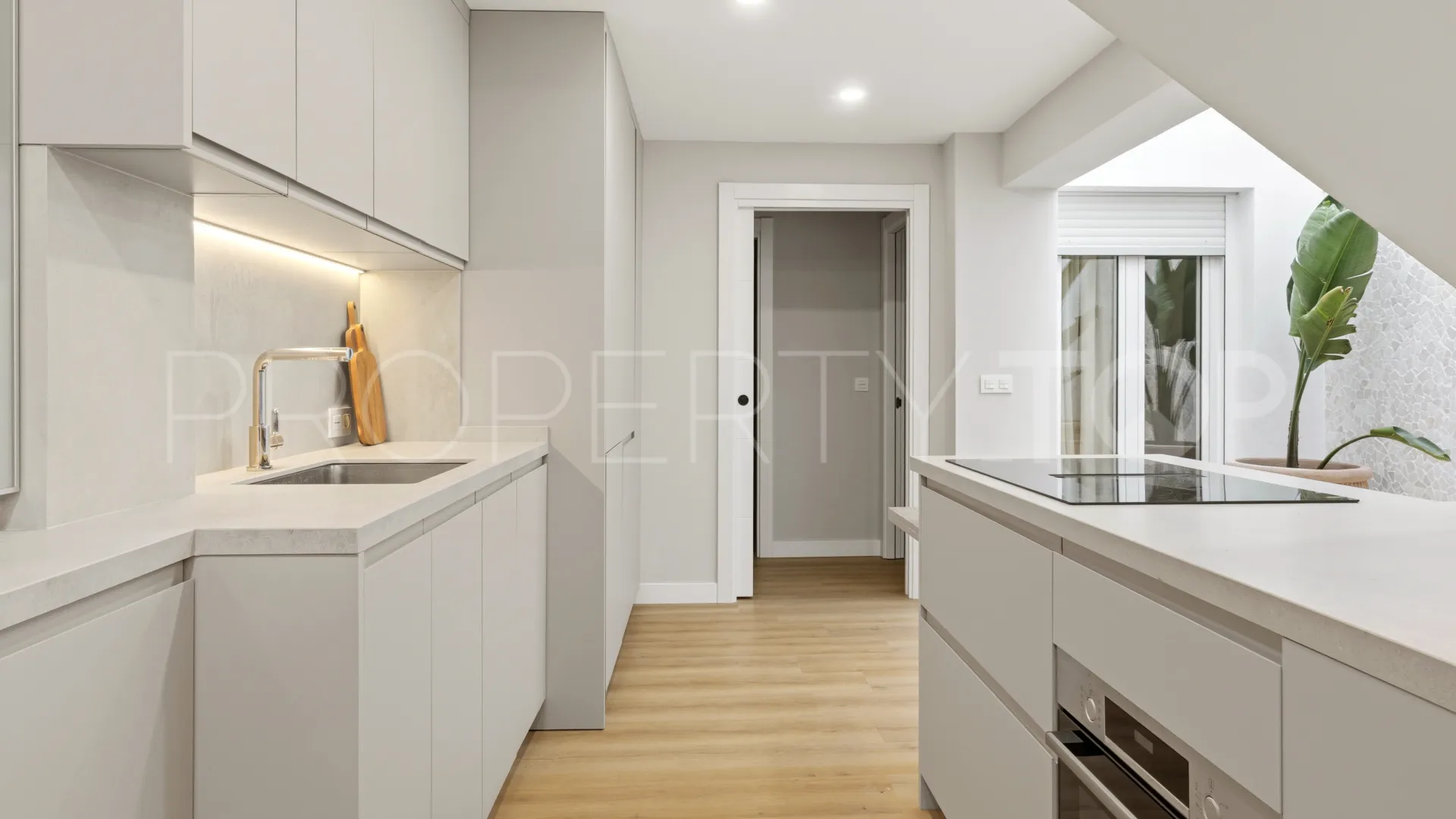 For sale town house in Estepona Old Town with 2 bedrooms