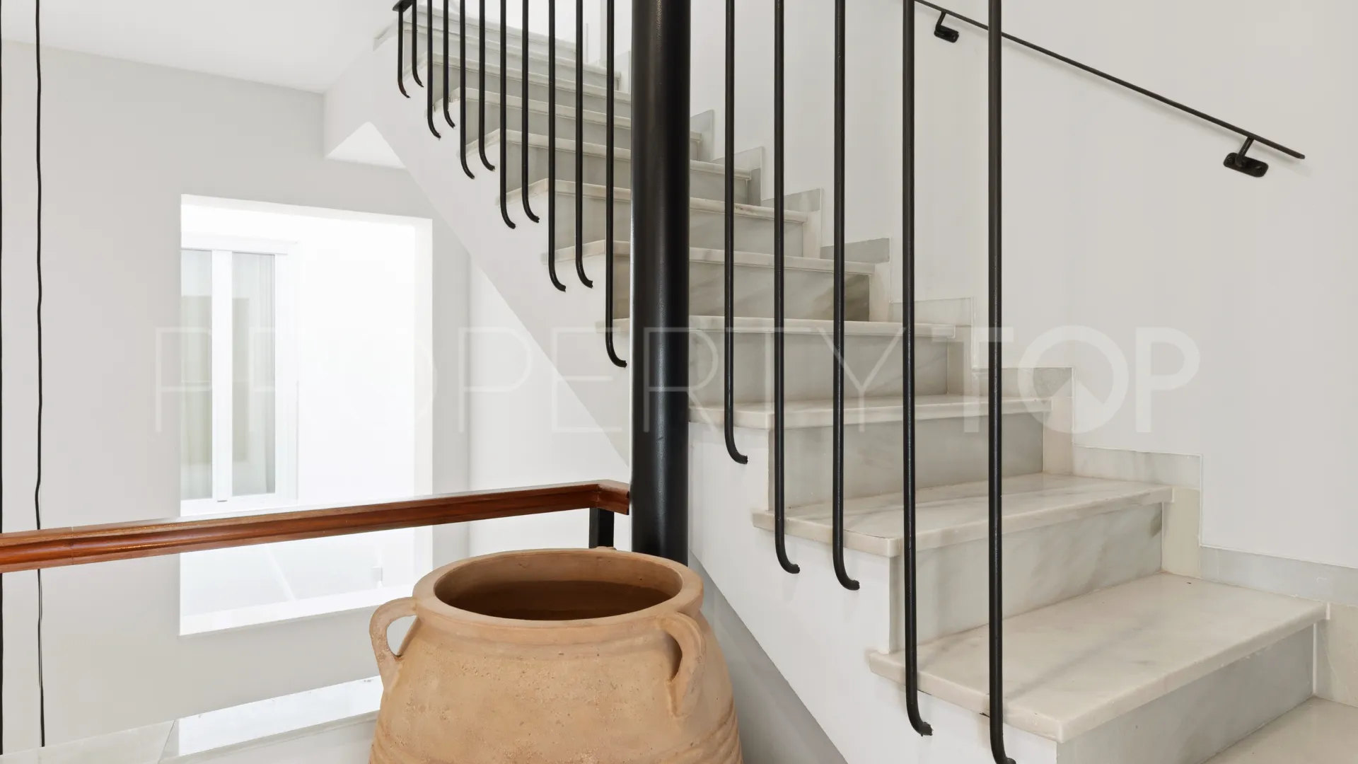 For sale town house in Estepona Old Town with 2 bedrooms