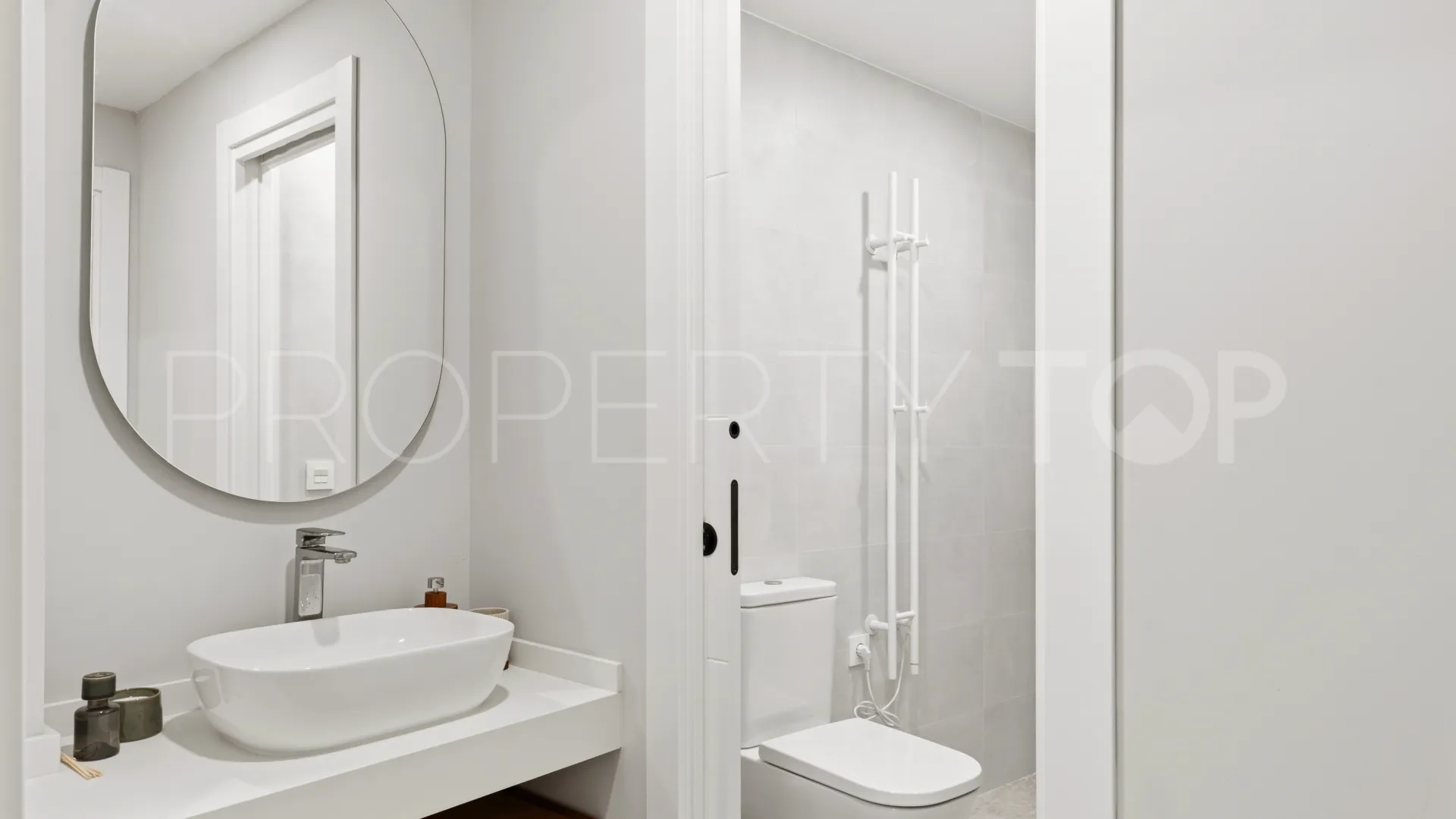 For sale town house in Estepona Old Town with 2 bedrooms