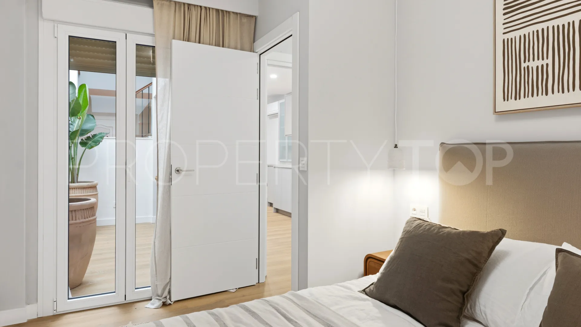 For sale town house in Estepona Old Town with 2 bedrooms
