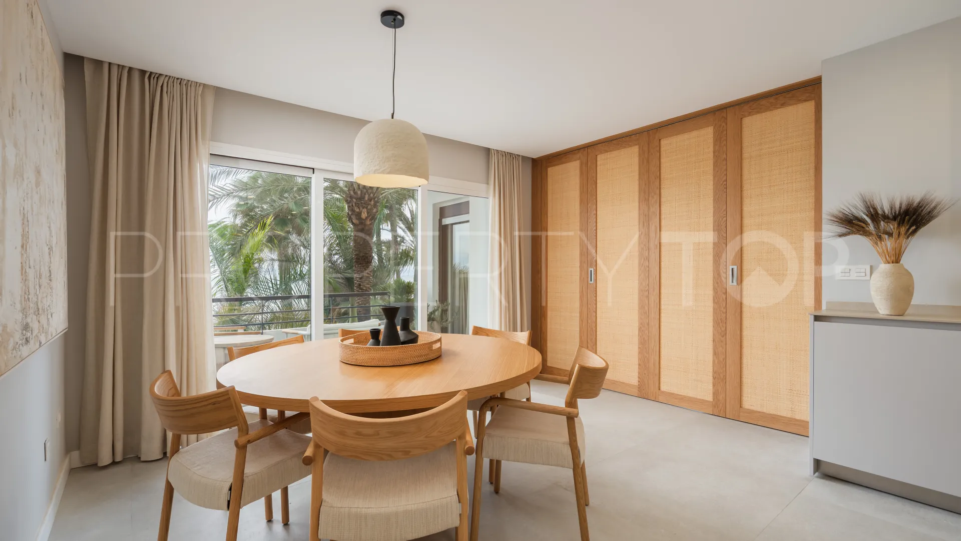 Apartment with 2 bedrooms for sale in Estepona Centre