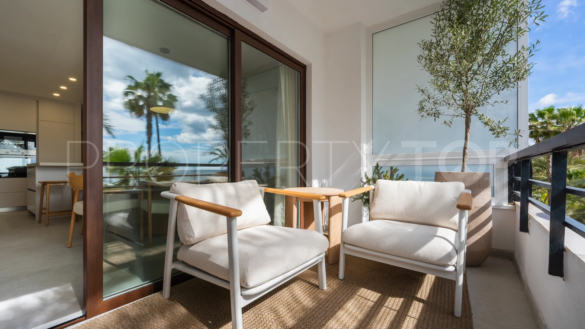 Apartment with 2 bedrooms for sale in Estepona Centre
