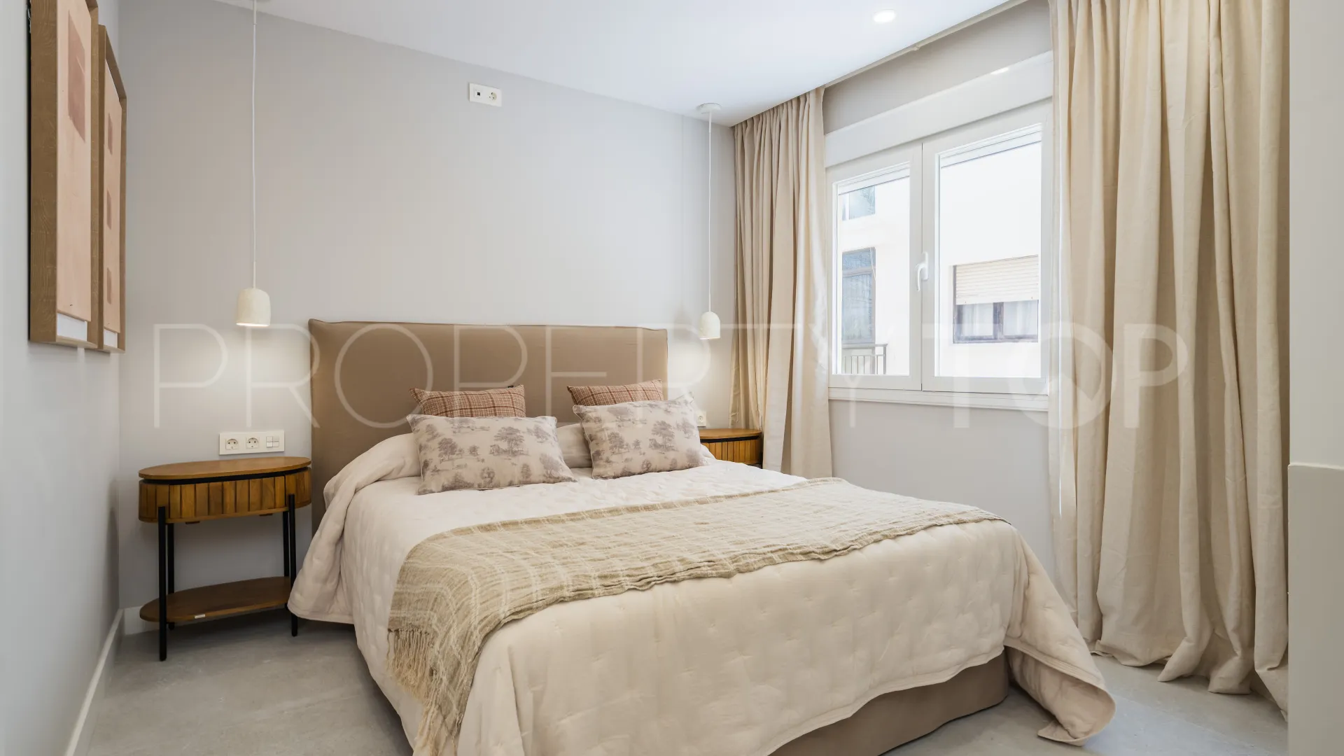 Apartment with 2 bedrooms for sale in Estepona Centre
